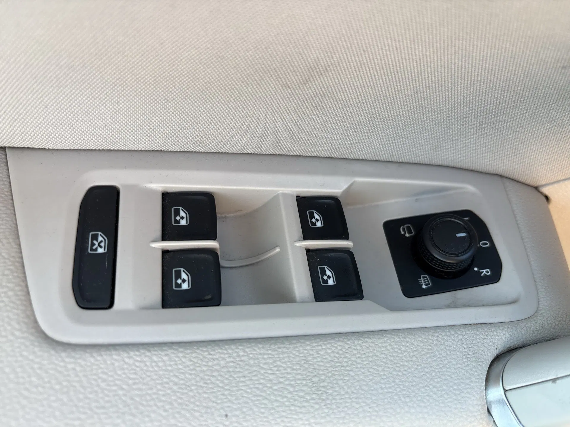 VW Touran 1.6 TDI BMT Sky | Bild 9 von 31