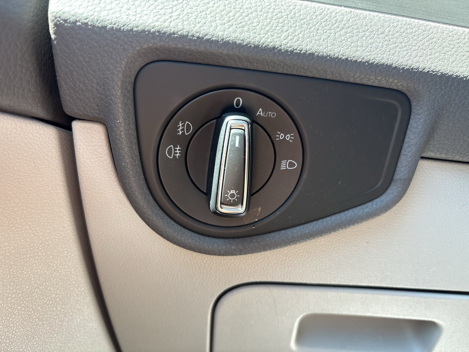 VW Touran 1.6 TDI BMT Sky | Bild 10 von 31