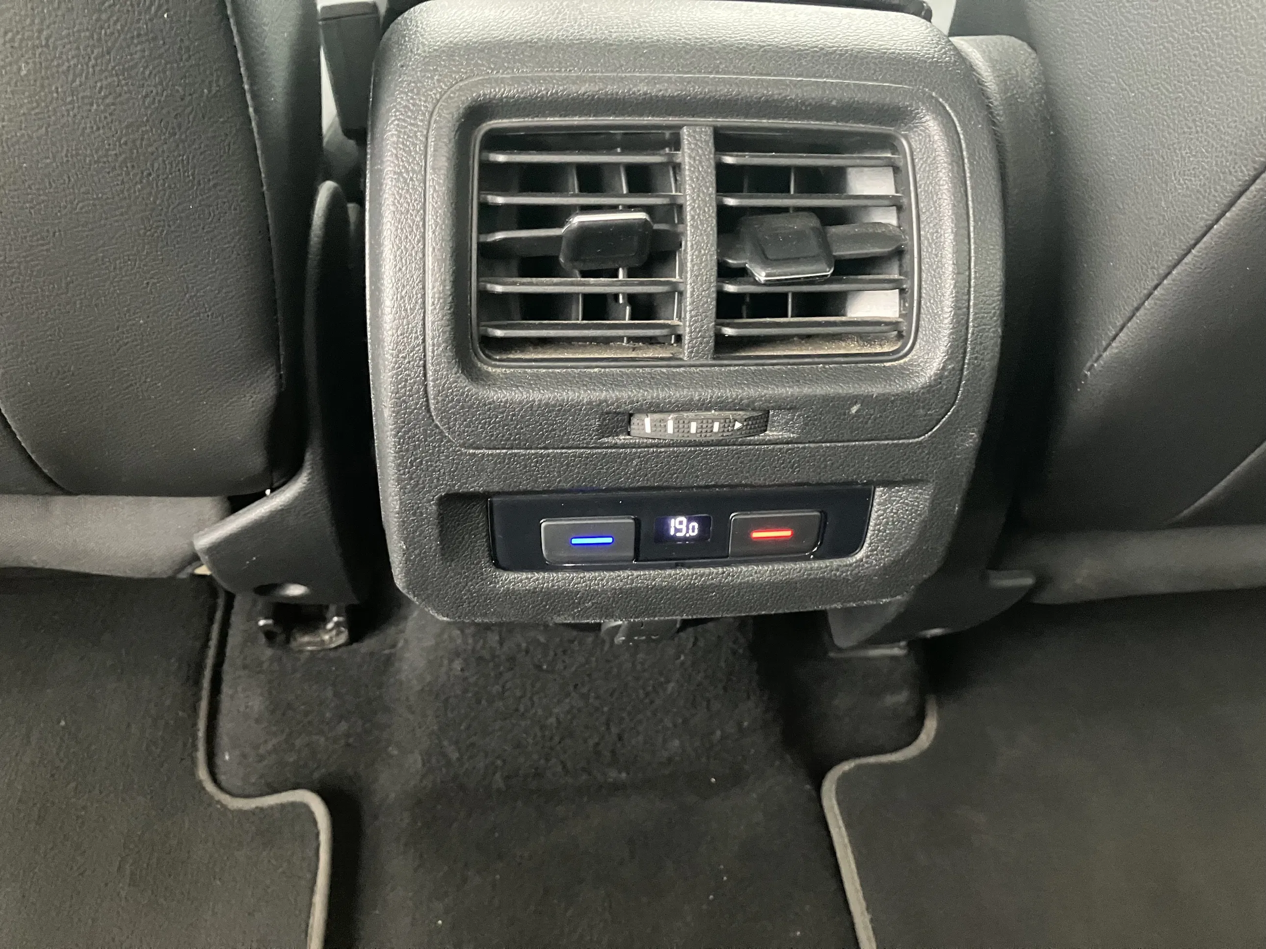 VW Touran 1.5 TSI BMT Highline | Bild 12 von 31