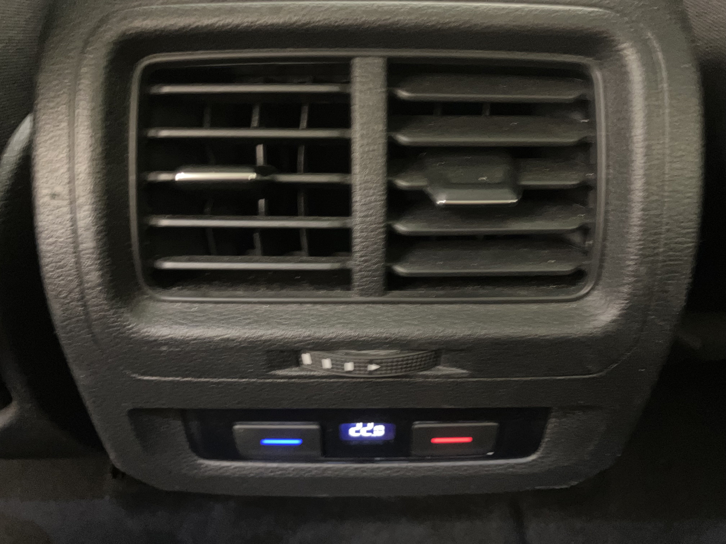 VW Touran 2.0 TDI BMT 7-Sitzer Highline | Bild 25 von 30