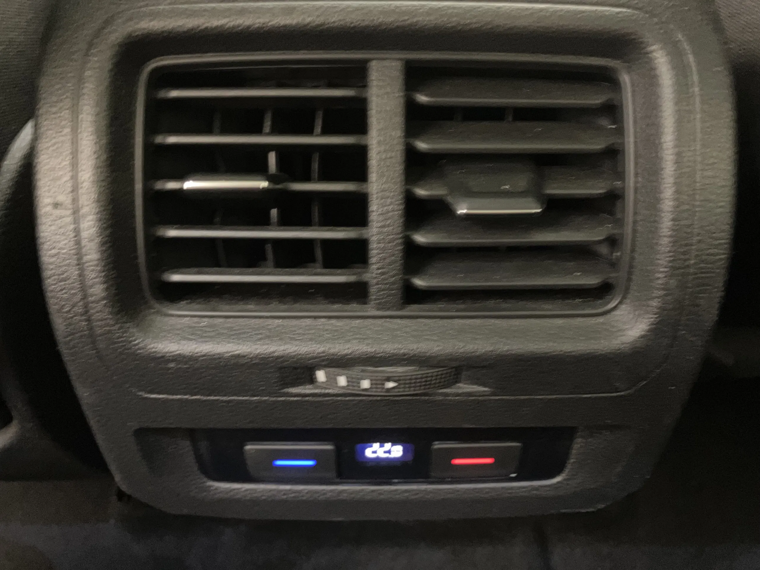 VW Touran 2.0 TDI BMT 7-Sitzer Highline | Bild 25 von 30