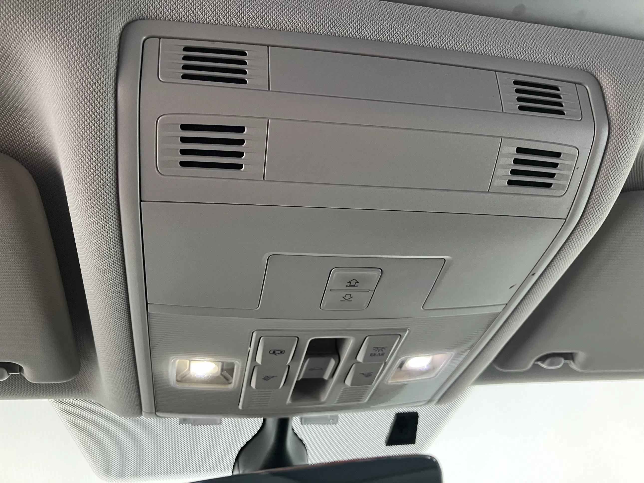 VW Touran TDI SCR DSG 7-Sitzer | Bild 7 von 29