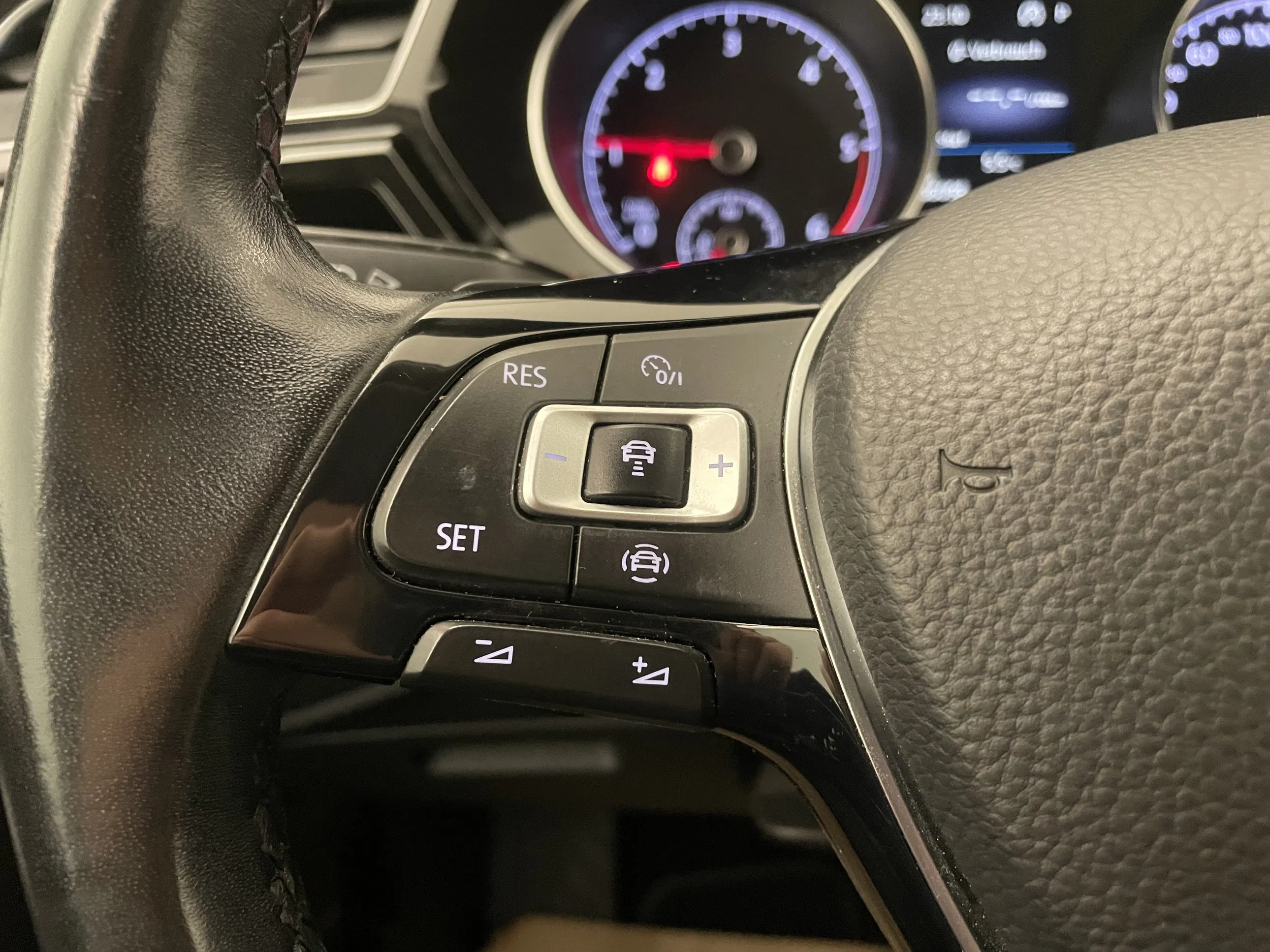 VW Touran 2.0 TDI BMT 7-Sitzer Highline | Bild 23 von 30