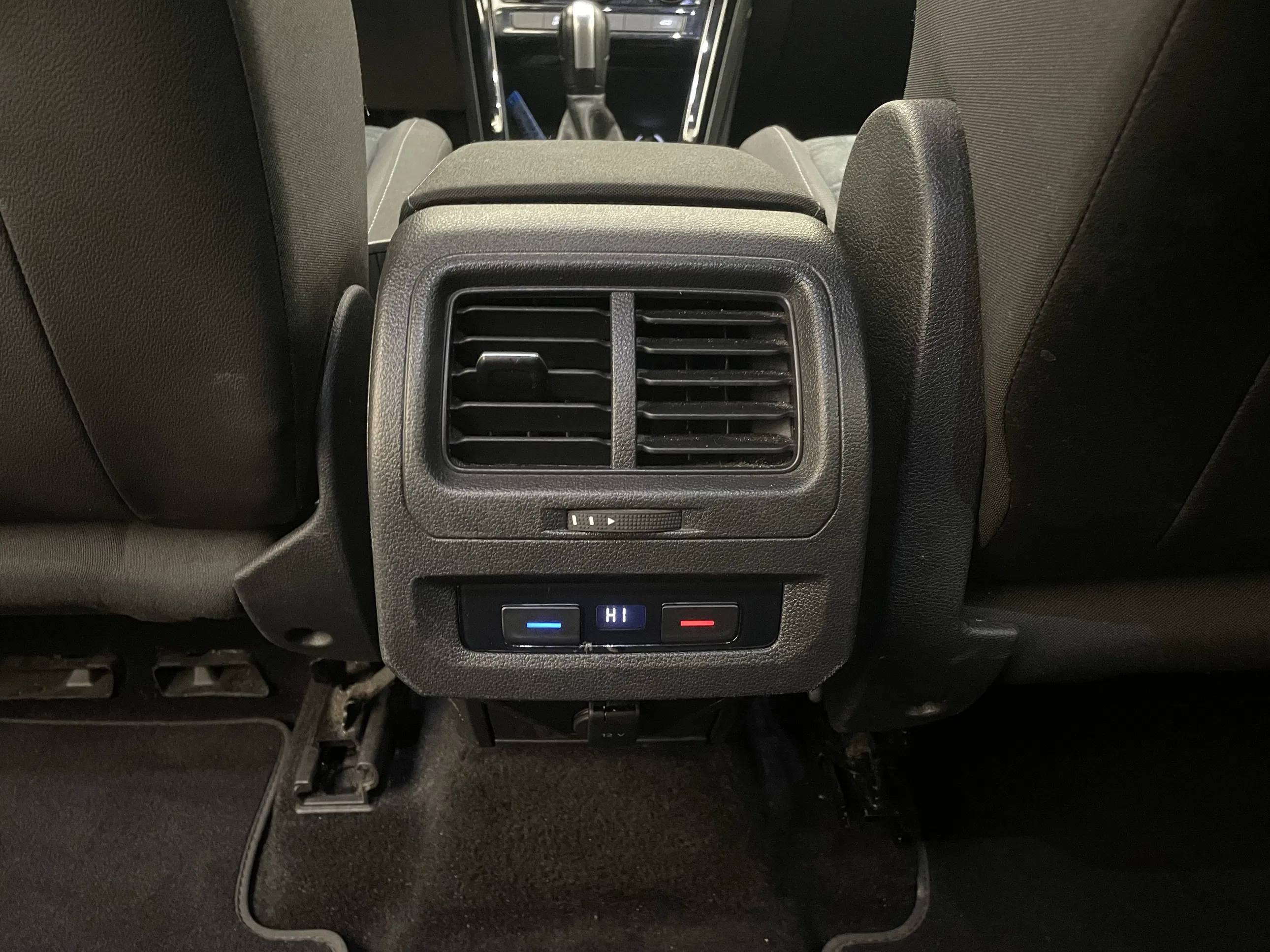 VW Touran 2.0 TDI BMT 7-Sitzer Highline | Bild 25 von 30