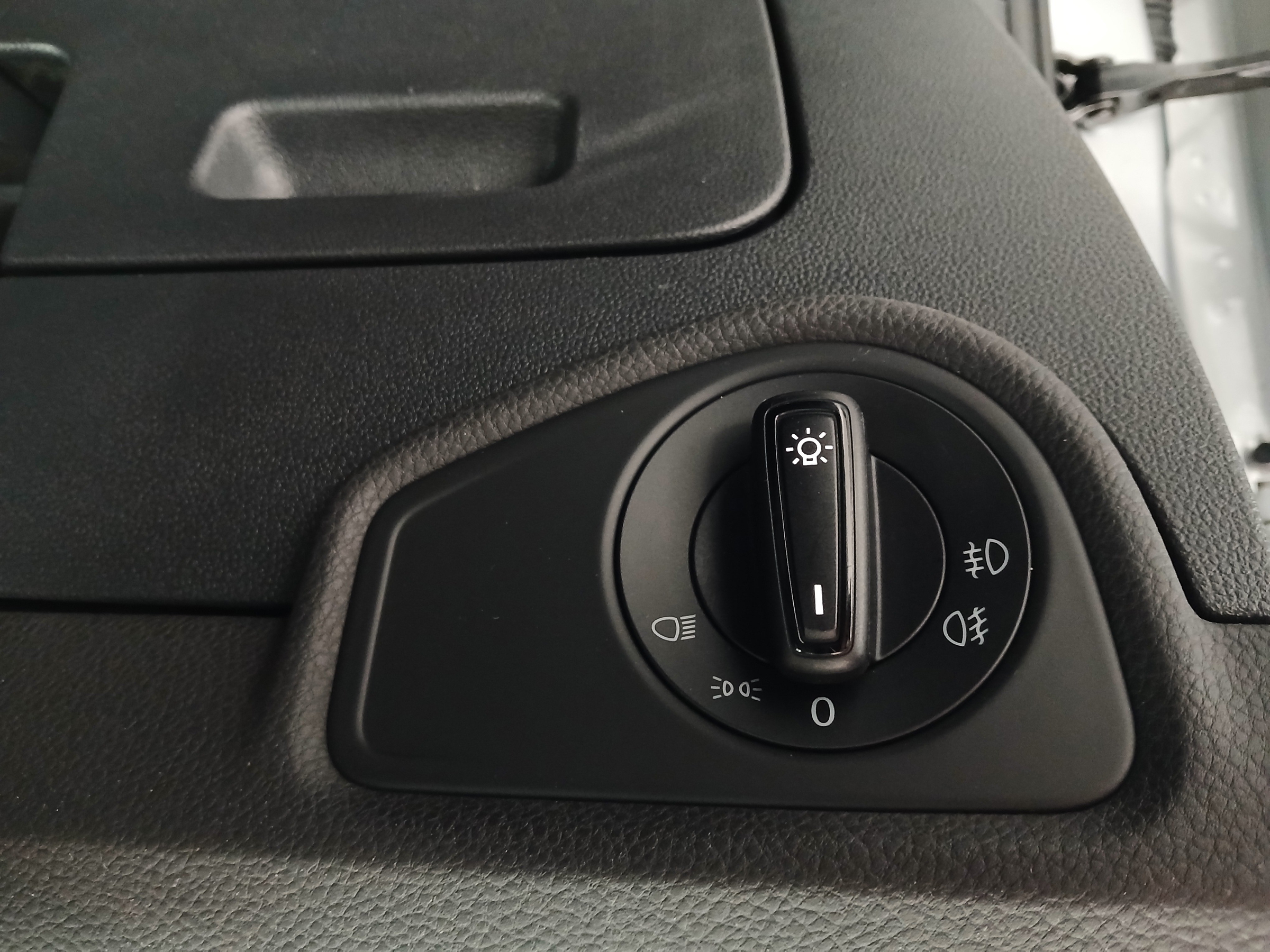 VW Touran 2.0 TDI BMT 7-Sitzer | Bild 13 von 30