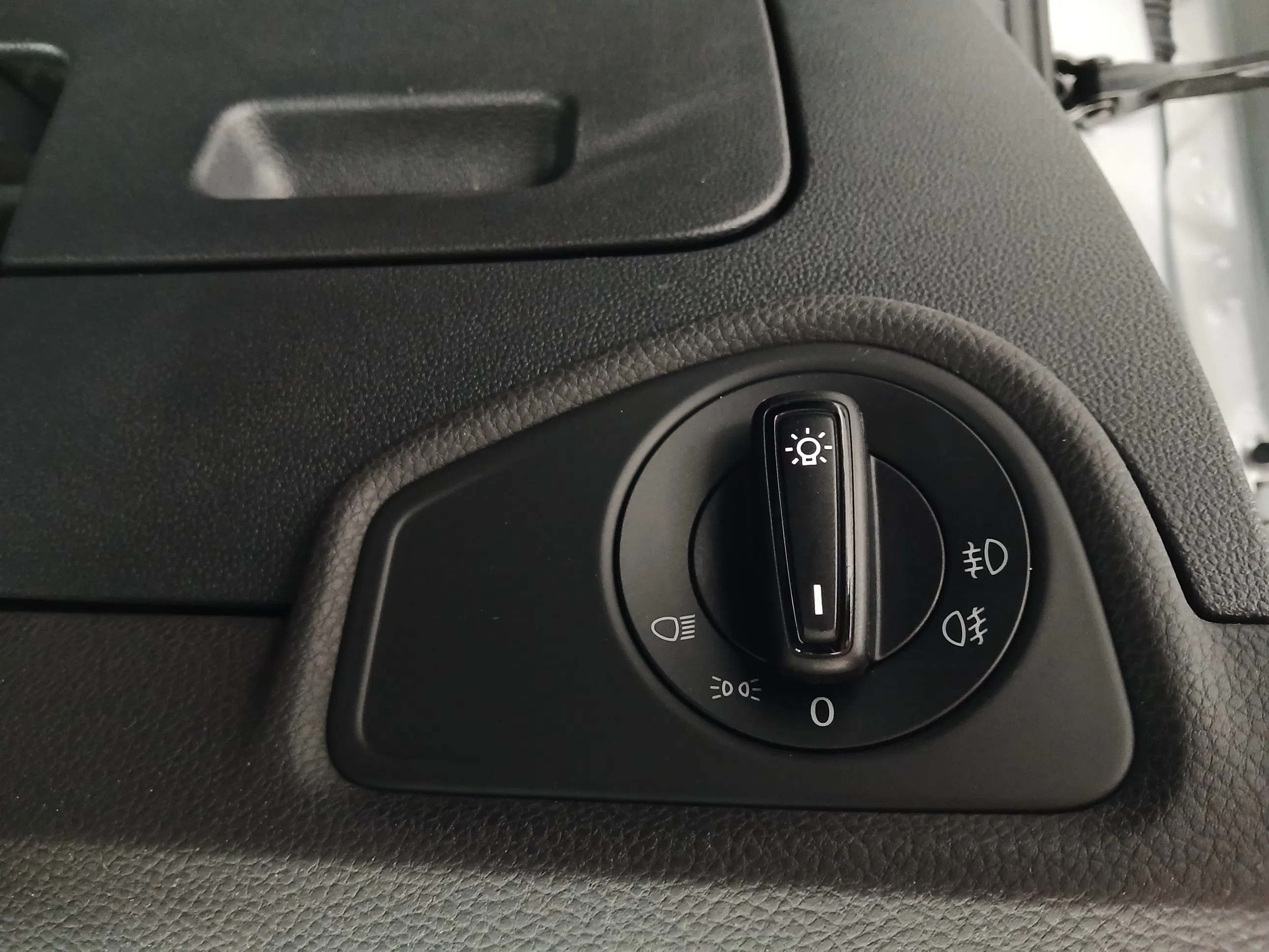 VW Touran 2.0 TDI BMT 7-Sitzer | Bild 13 von 30