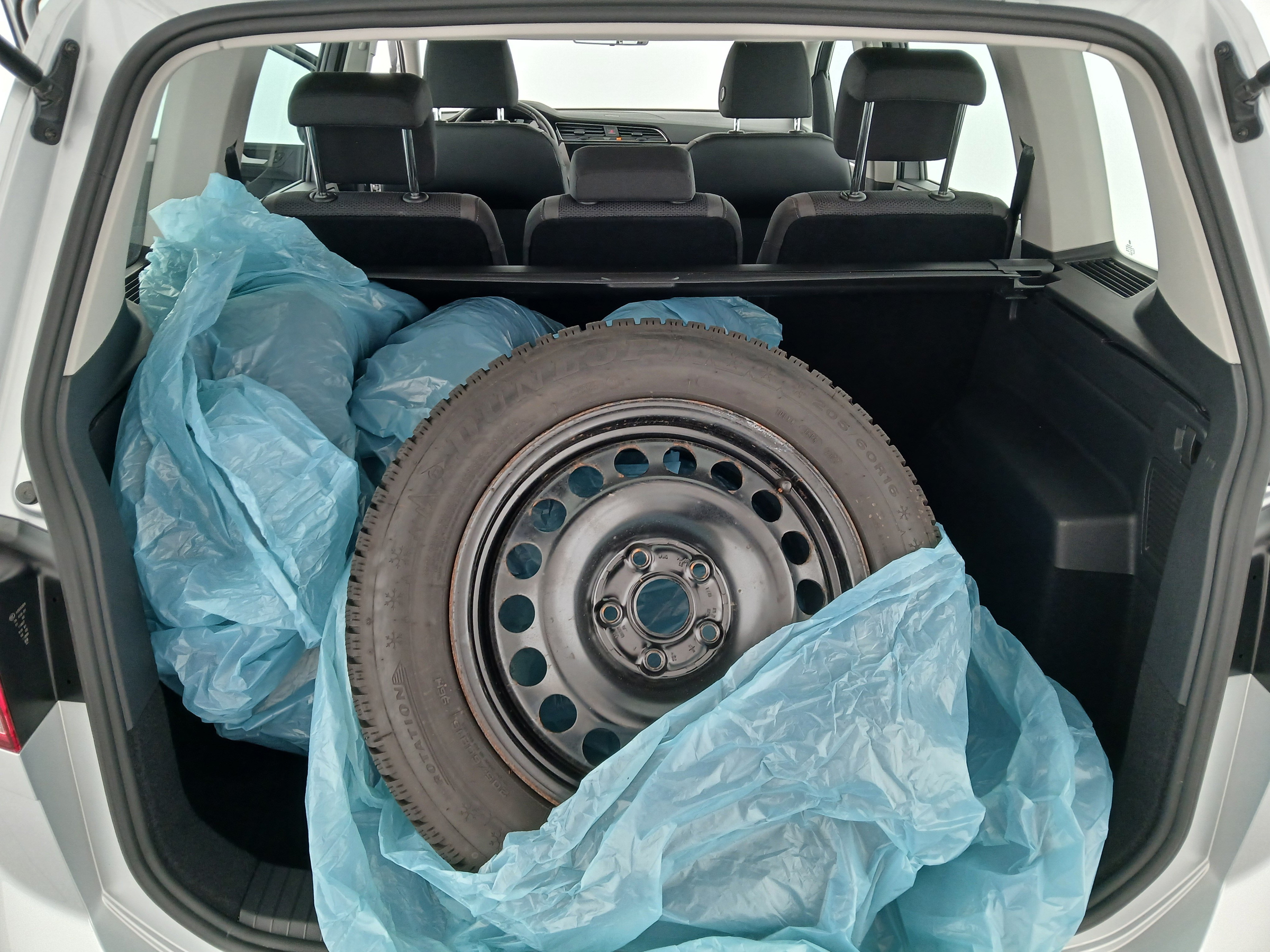 VW Touran 2.0 TDI BMT 7-Sitzer | Bild 28 von 30