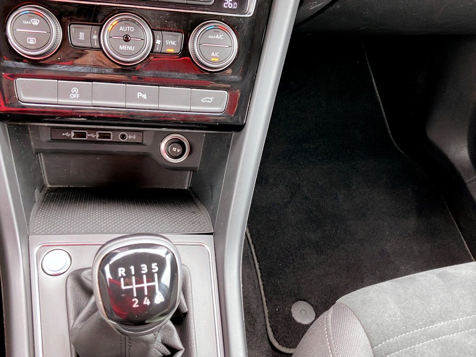 VW Touran 2.0 TDI CL | Bild 15 von 22