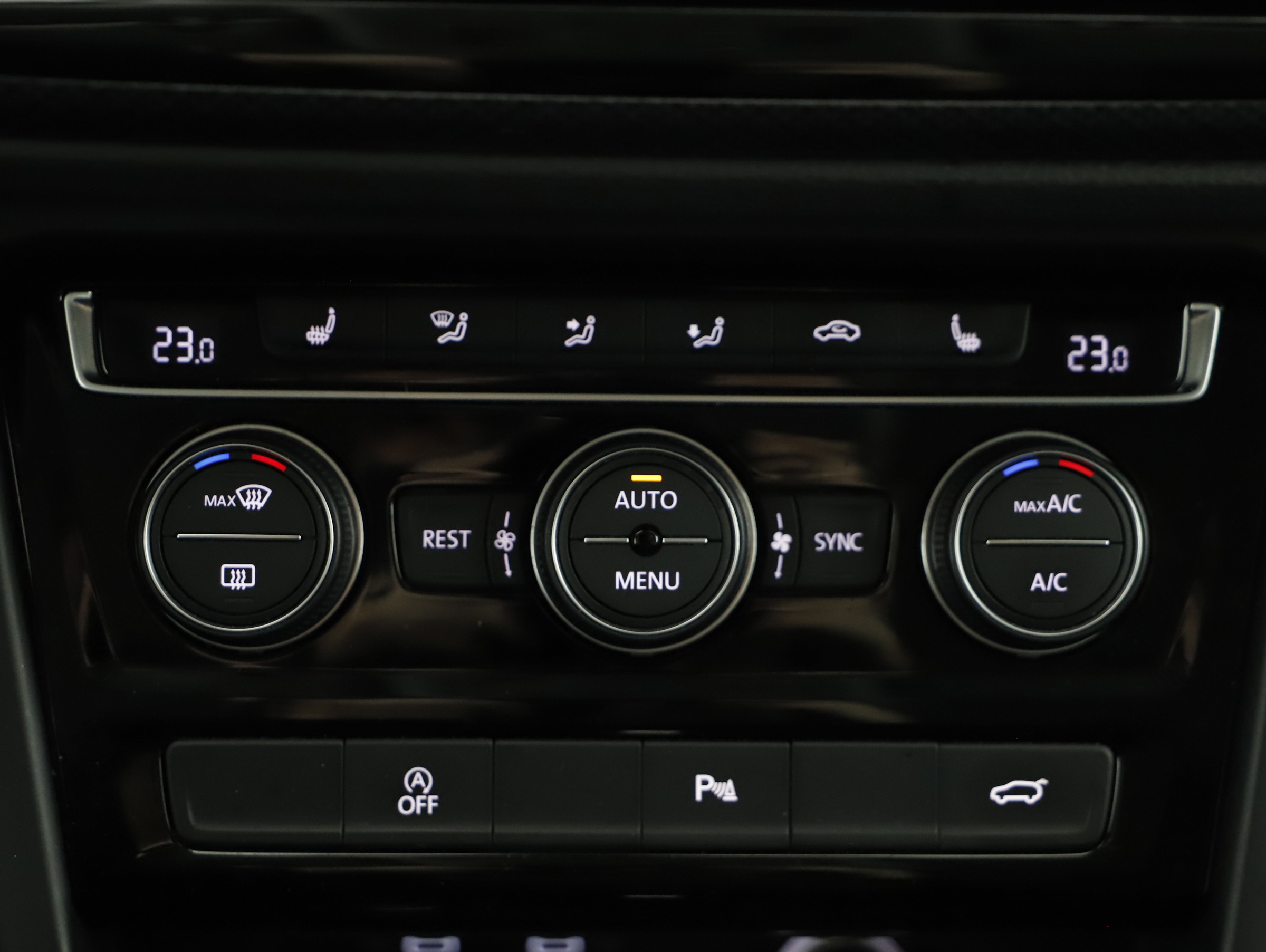 VW Touran 2.0 TDI BMT Comfortline | Bild 10 von 24