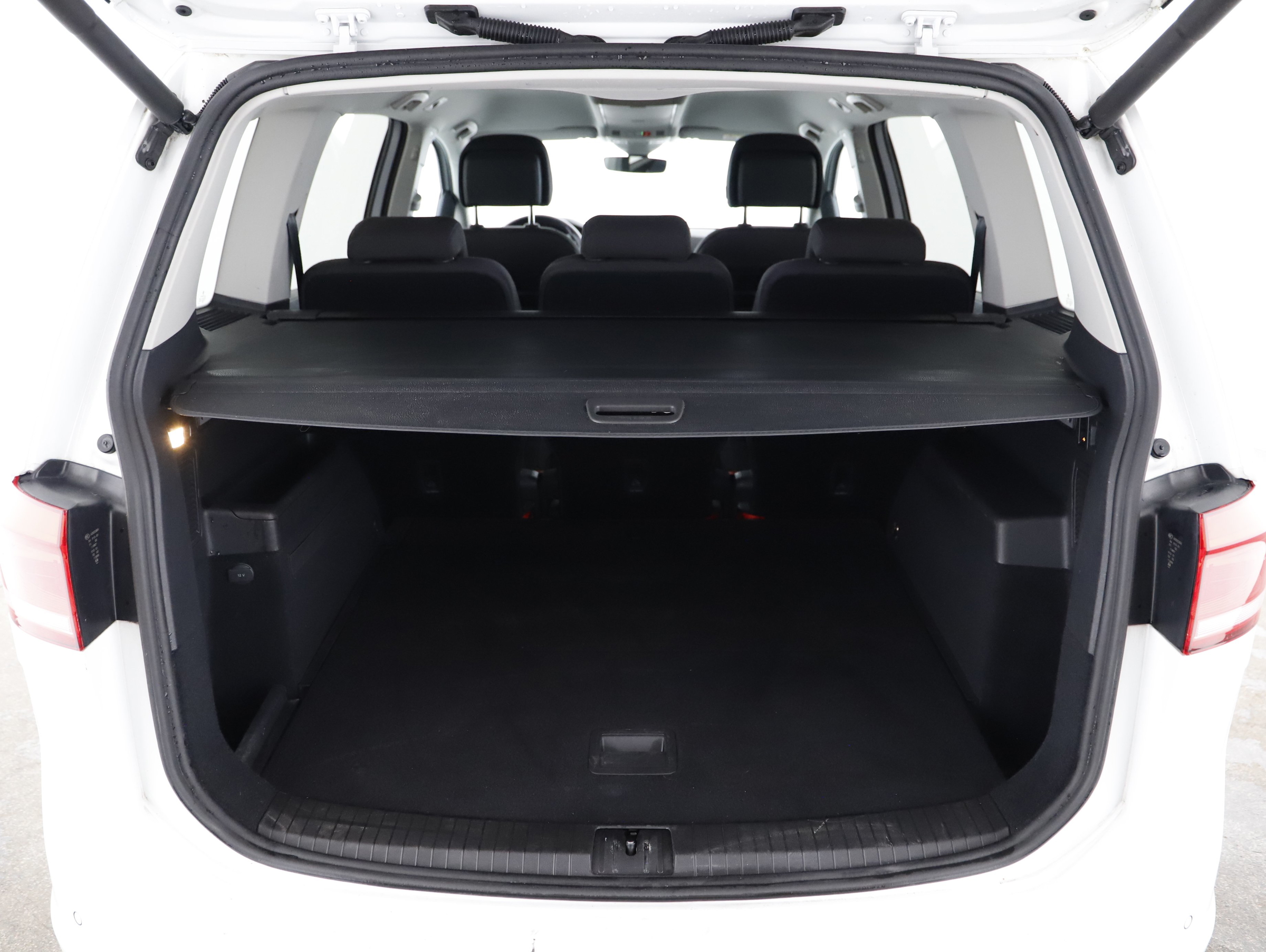 VW Touran 2.0 TDI BMT Comfortline | Bild 16 von 24