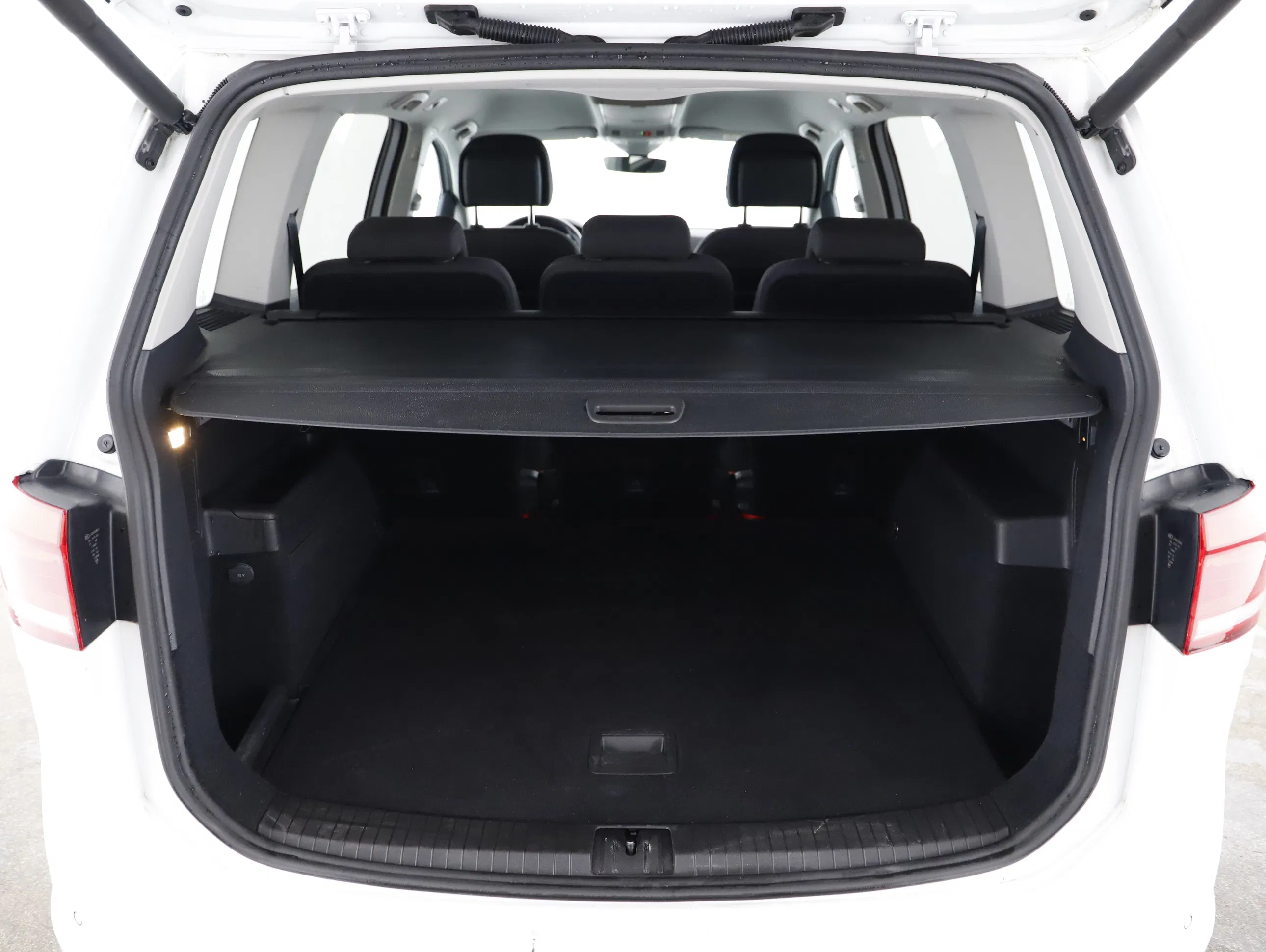 VW Touran 2.0 TDI BMT Comfortline | Bild 16 von 24