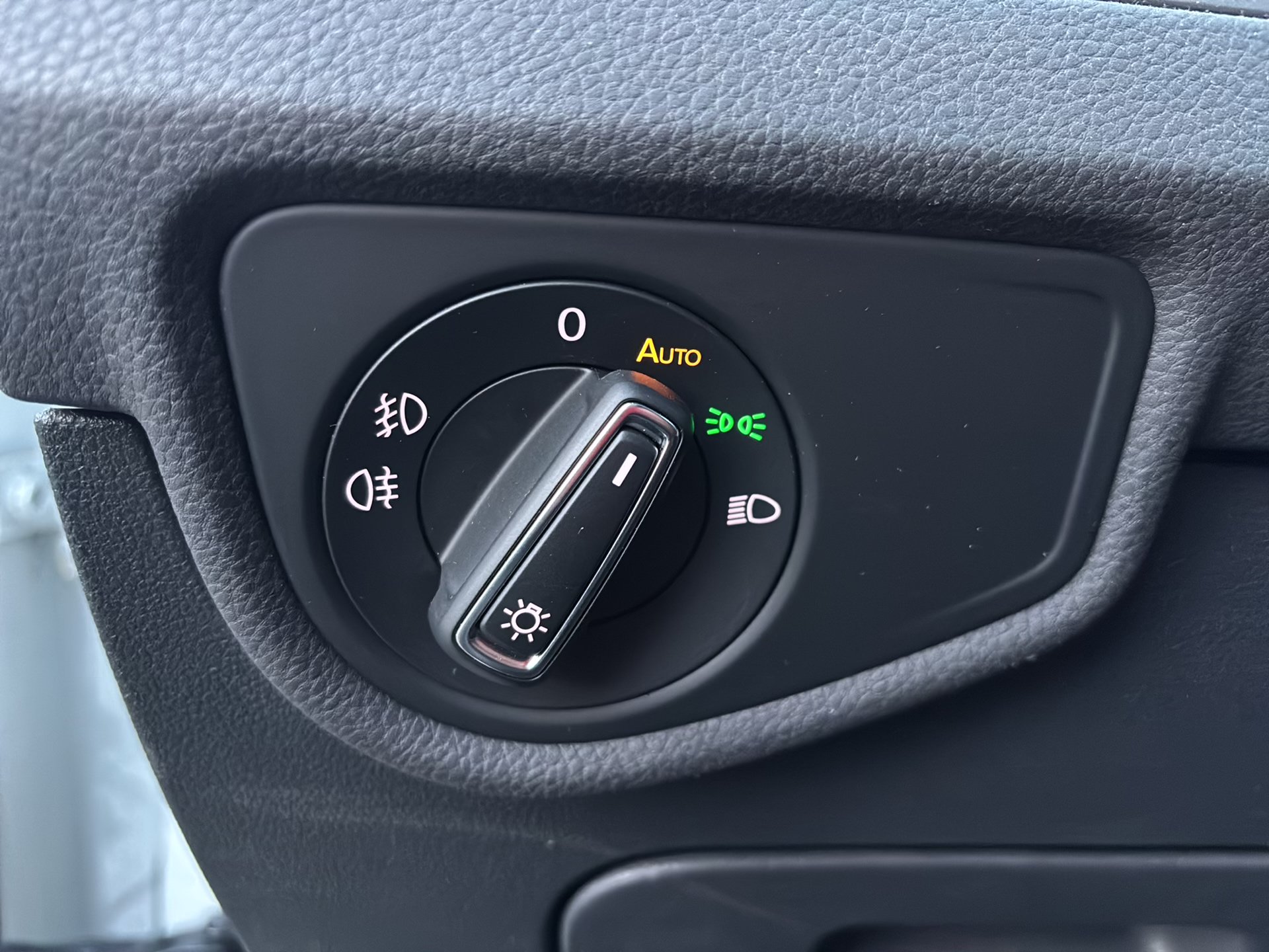 VW Touran 1.5 TSI BMT Comfortline | Bild 11 von 25