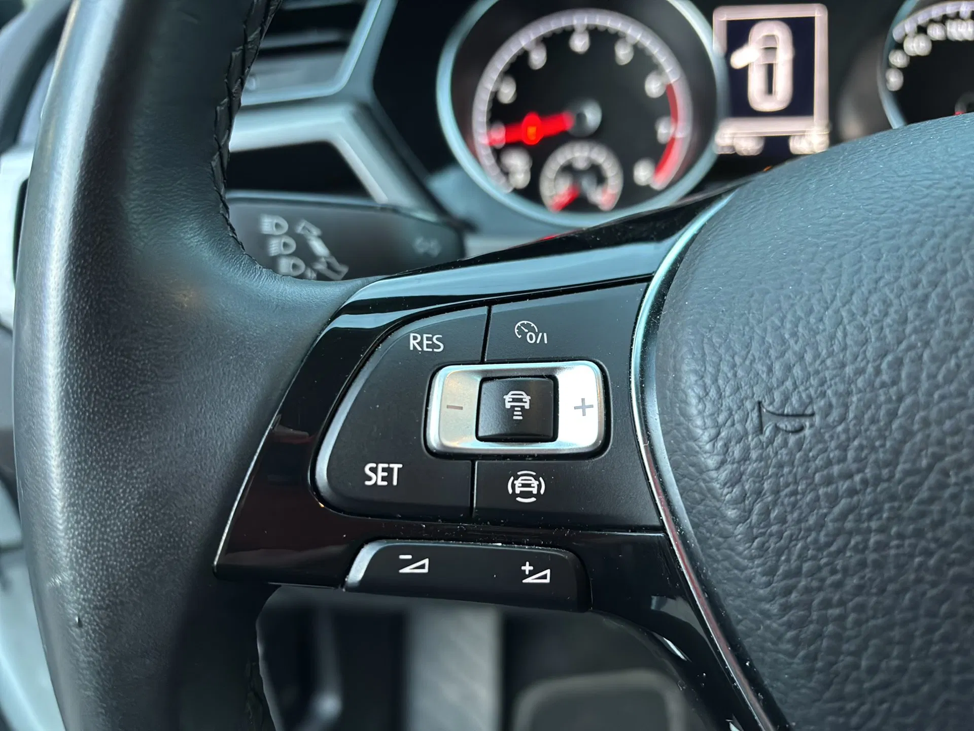 VW Touran 1.5 TSI BMT Comfortline | Bild 15 von 25