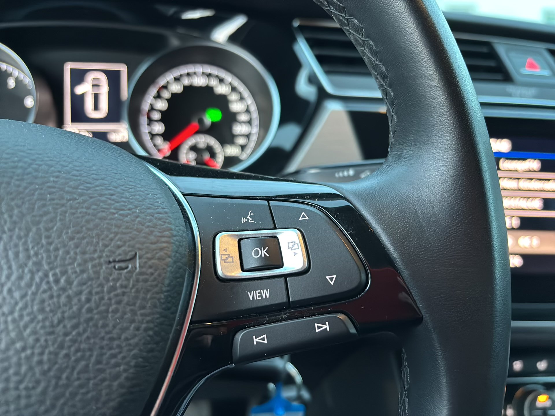 VW Touran 1.5 TSI BMT Comfortline | Bild 16 von 25