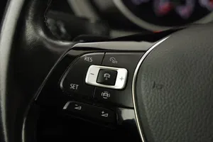 VW Touran Comfortline TDI SCR | Thumbnail 18 von 31