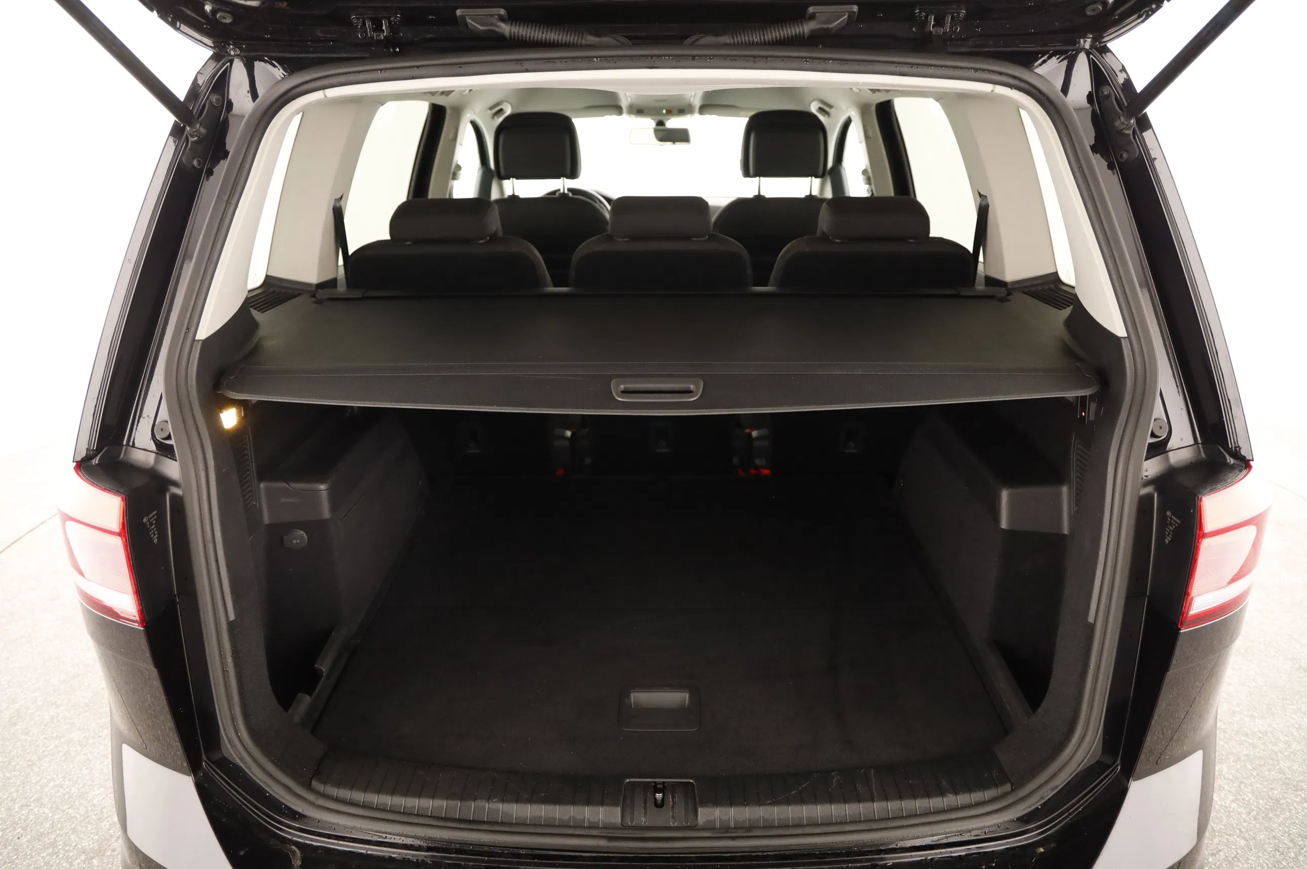 VW Touran Comfortline TDI SCR | Bild 26 von 31