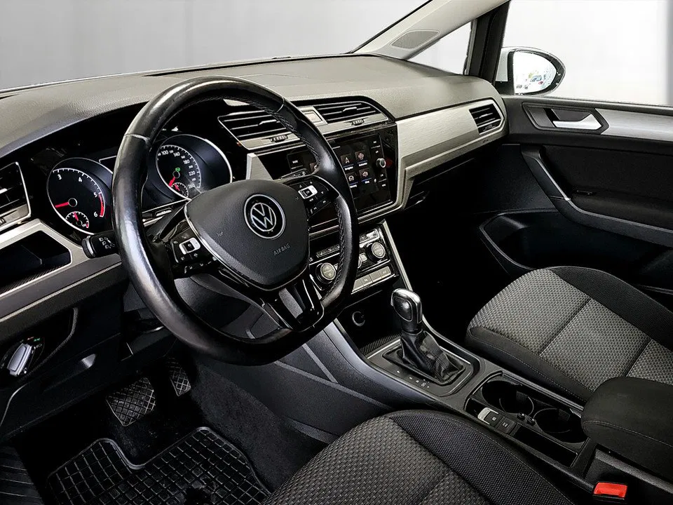 VW Touran 2.0 TDI DSG Comfortline | Bild 9 von 20