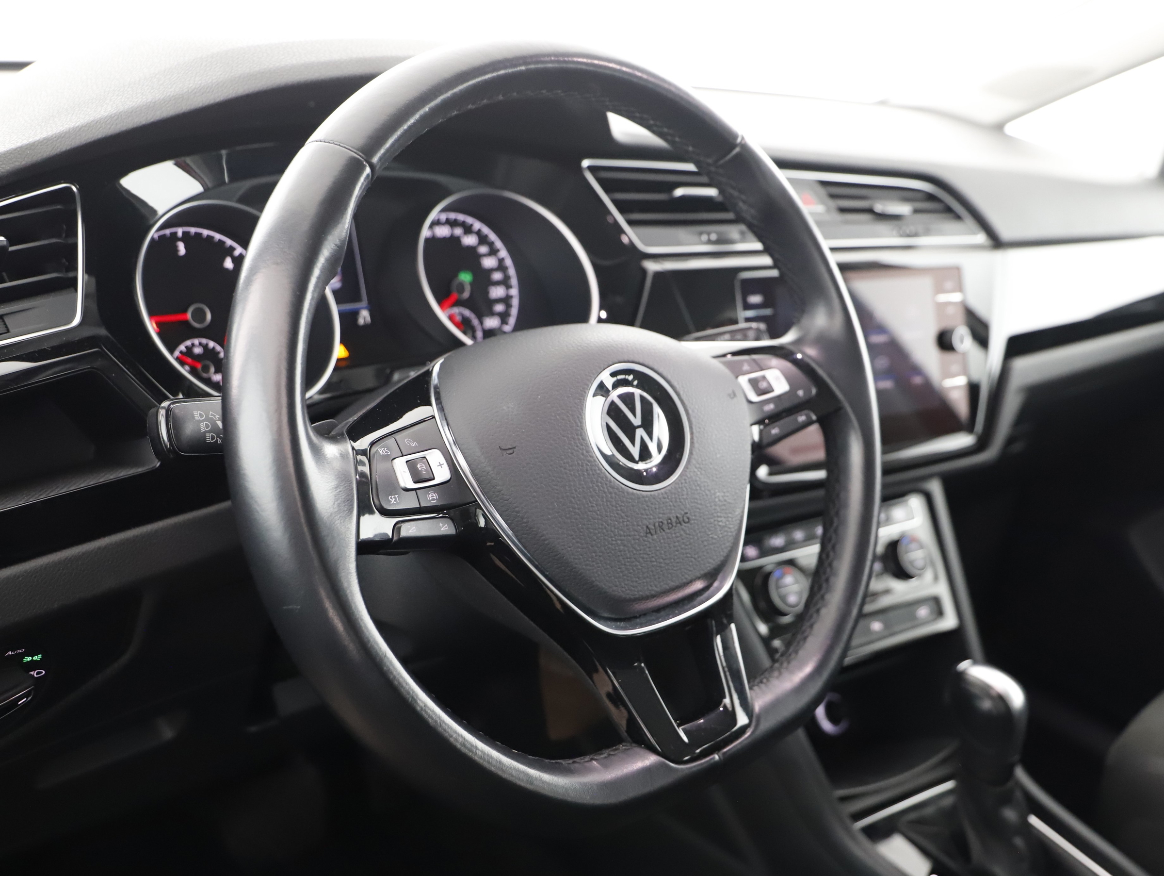 VW Touran 2.0 TDI BMT Highline | Bild 9 von 24