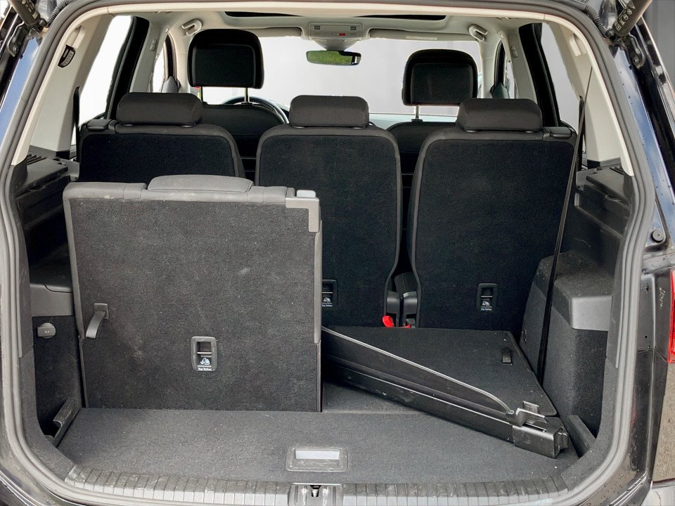 VW Touran 2.0 TDI HL DSG 7-SITZER | Bild 22 von 24