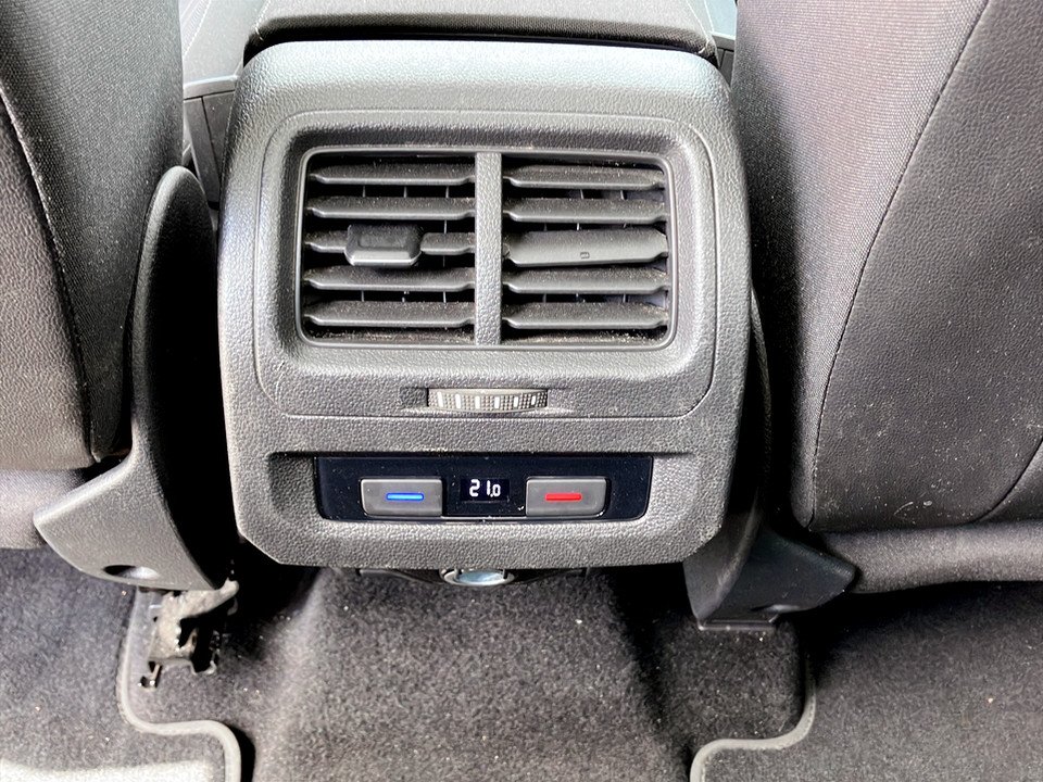 VW Touran 2.0 TDI HL DSG 7-SITZER | Bild 21 von 24