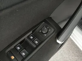 VW Touran Comfortline TDI SCR | Thumbnail 11 von 29