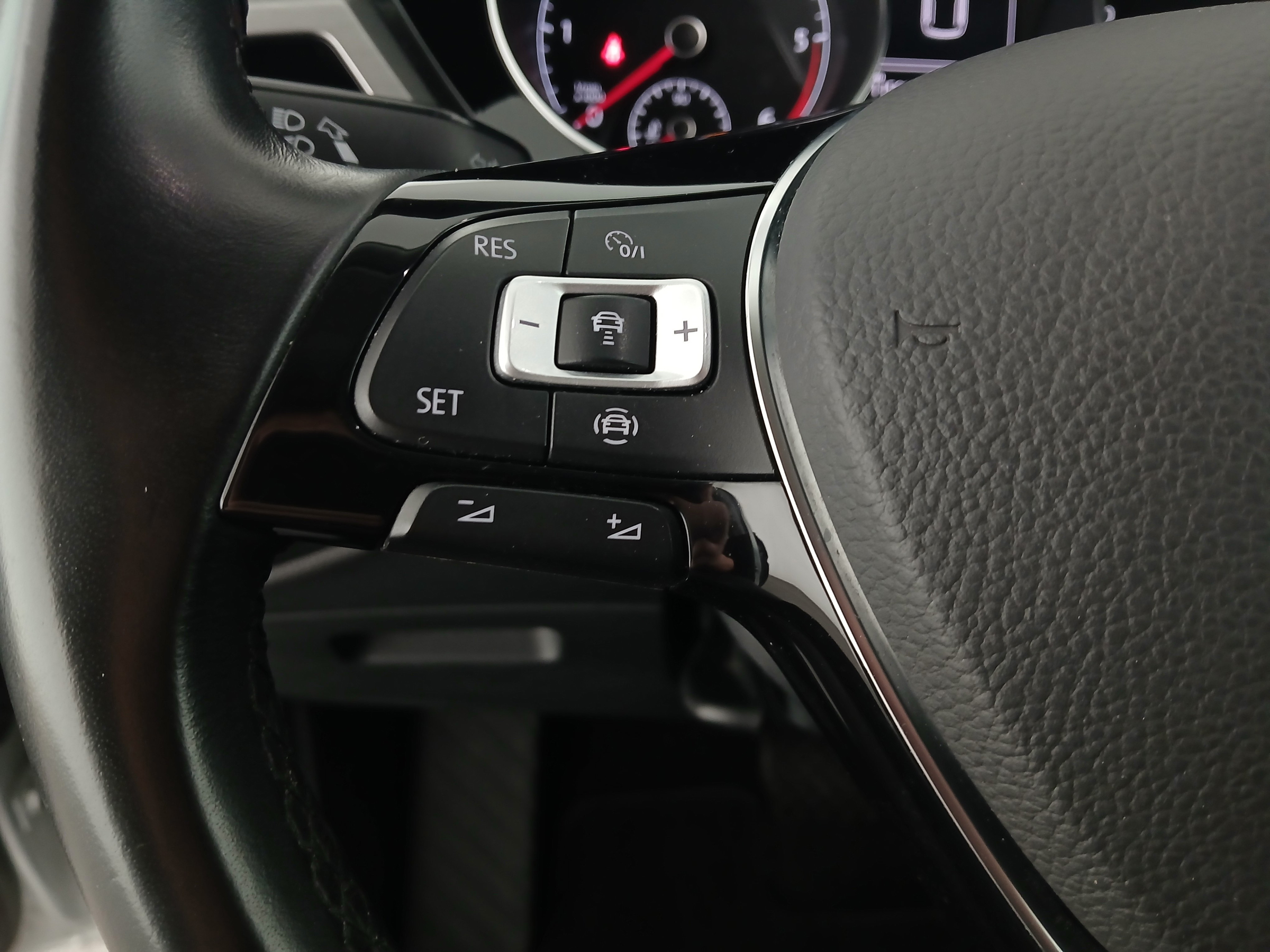 VW Touran Comfortline TDI SCR | Bild 16 von 29