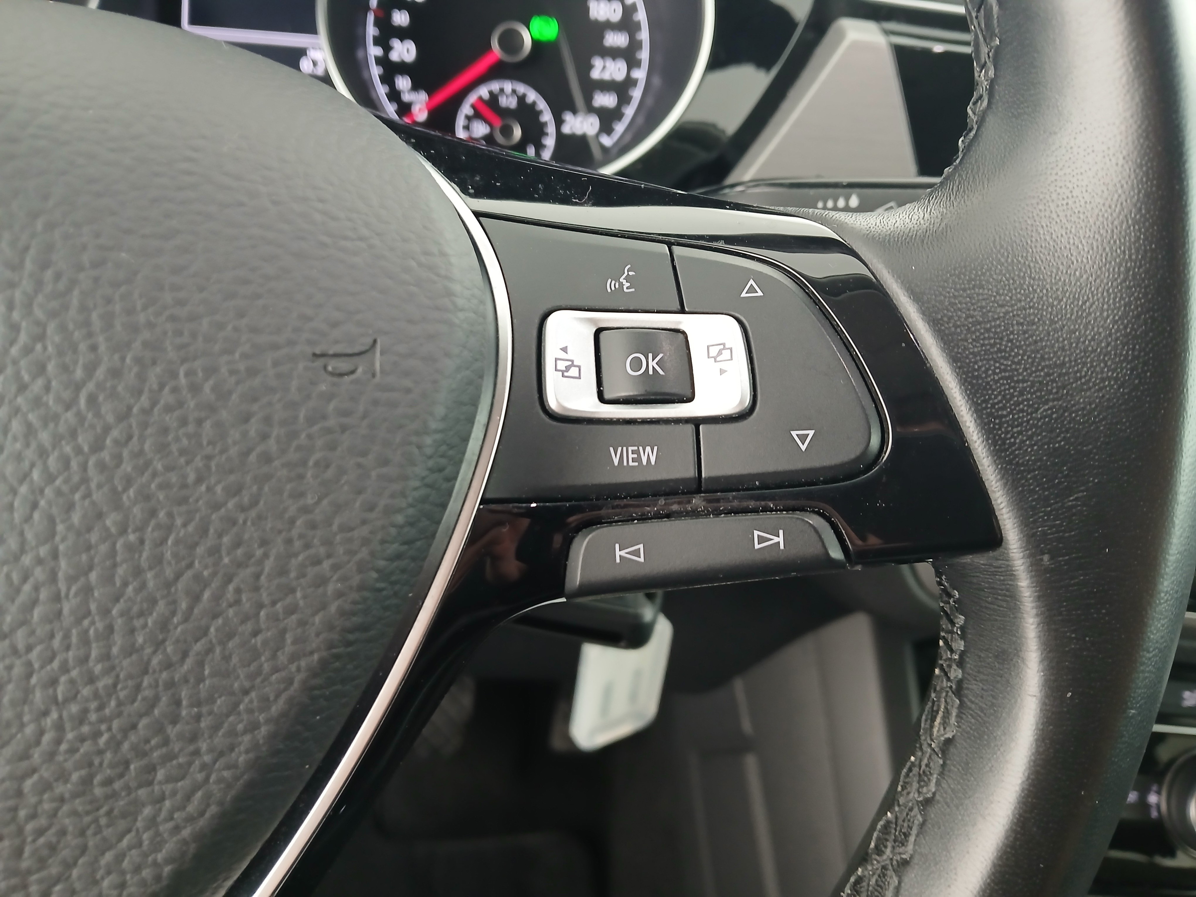 VW Touran Comfortline TDI SCR | Bild 17 von 29