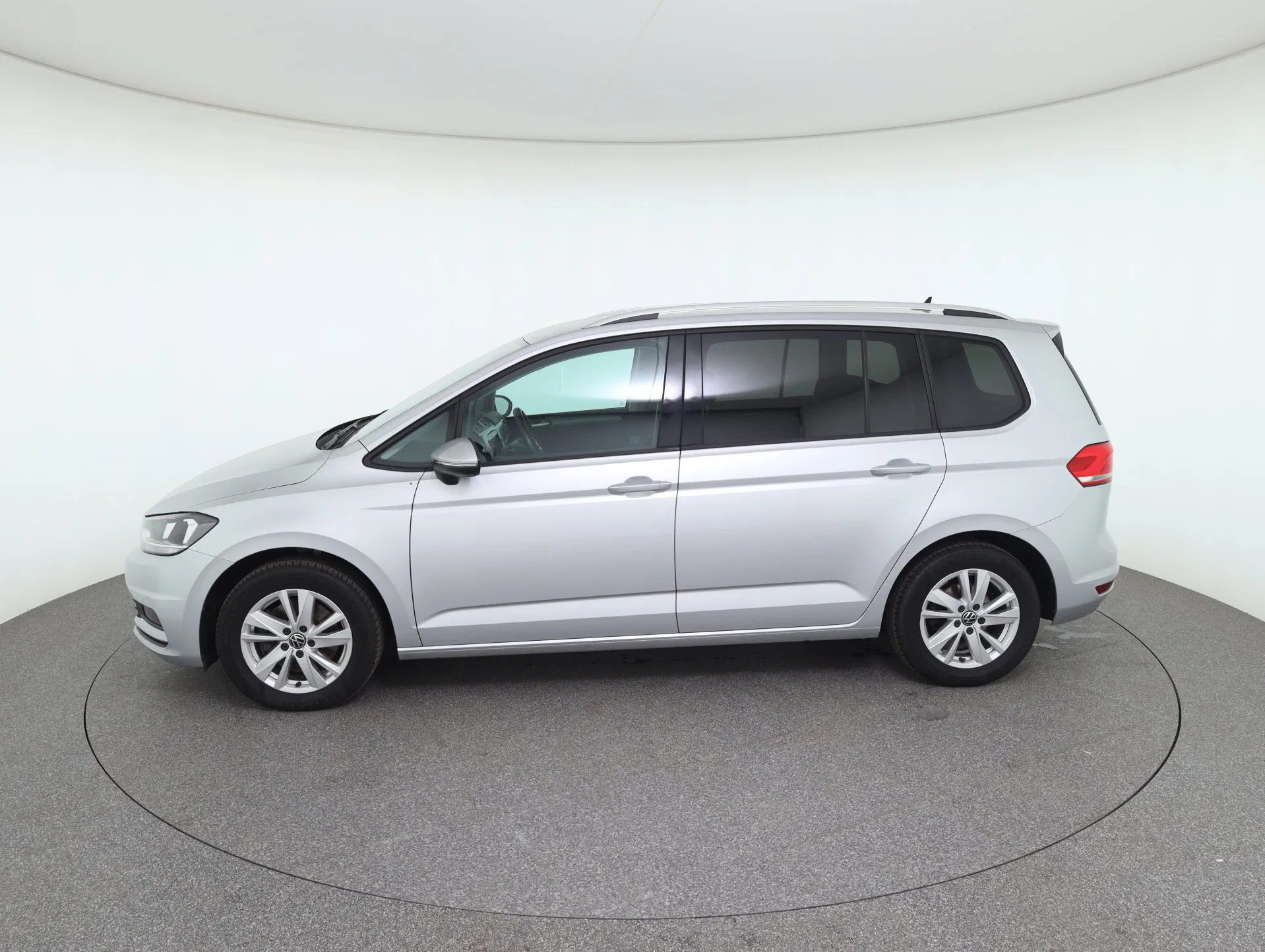 VW Touran Comfortline TDI SCR | Bild 8 von 29