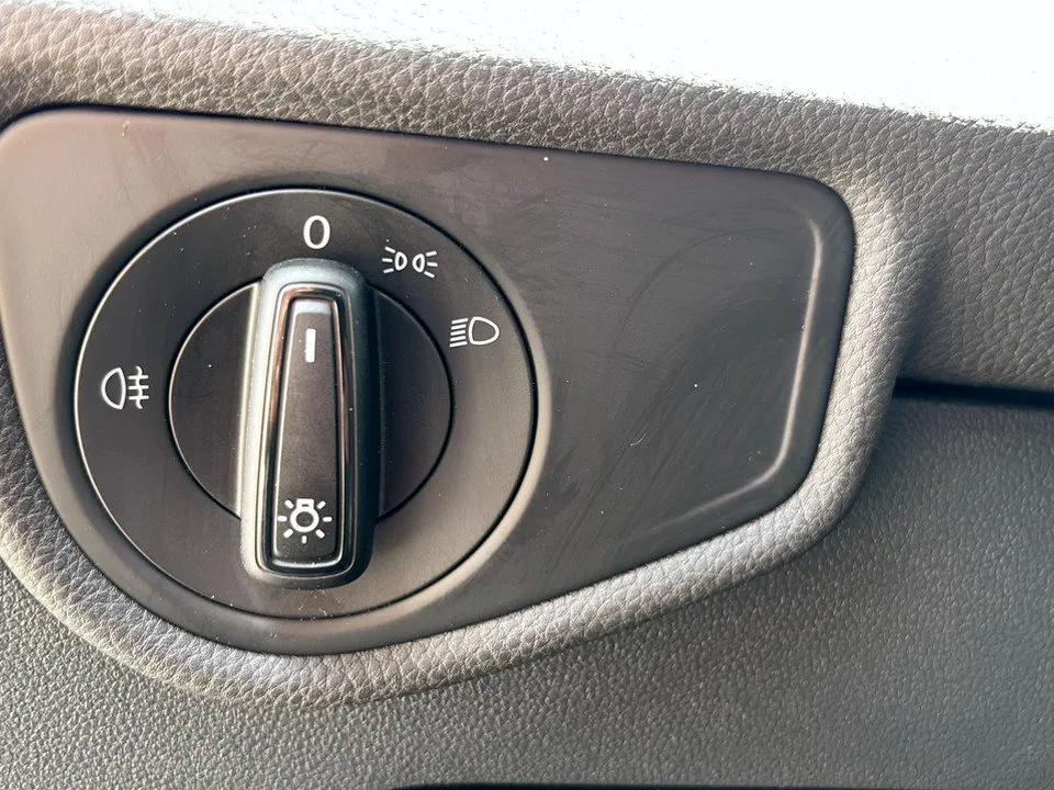 VW Touran 2.0 TDI BMT | Bild 9 von 23