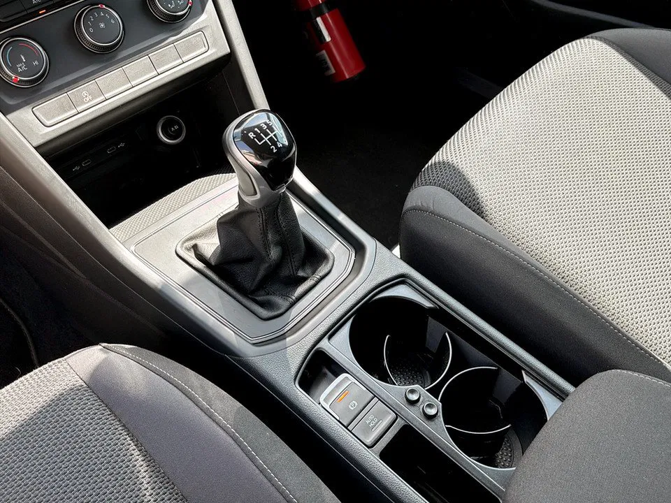 VW Touran 2.0 TDI BMT | Bild 21 von 23
