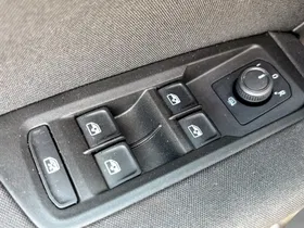 VW Touran 2.0 TDI BMT | Thumbnail 8 von 23