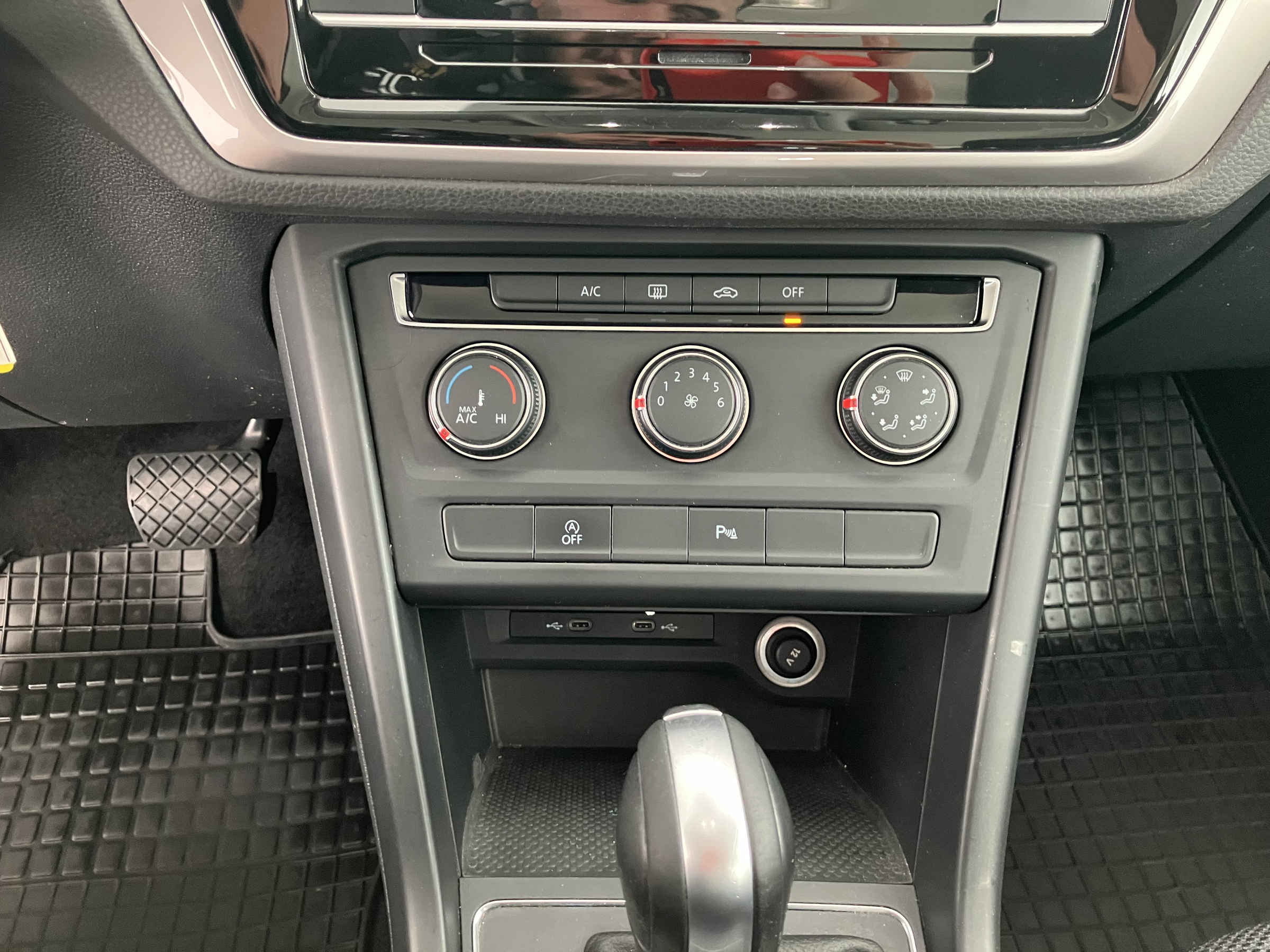 VW Touran 2.0 TDI BMT | Bild 21 von 31