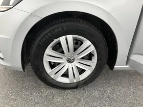 VW Touran 2.0 TDI BMT | Thumbnail 24 von 31