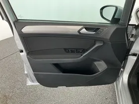 VW Touran 2.0 TDI BMT | Thumbnail 4 von 31