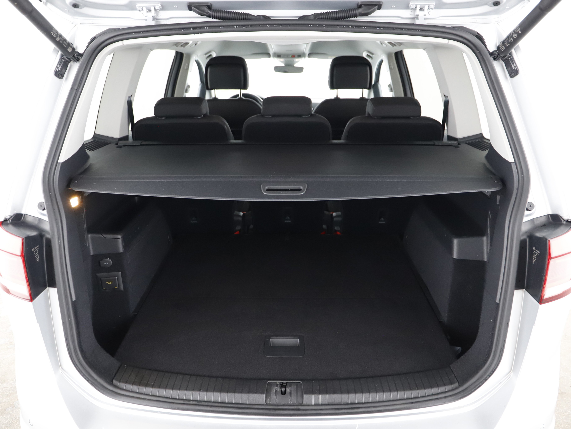 VW Touran 2.0 TDI BMT Comfortline | Bild 16 von 22