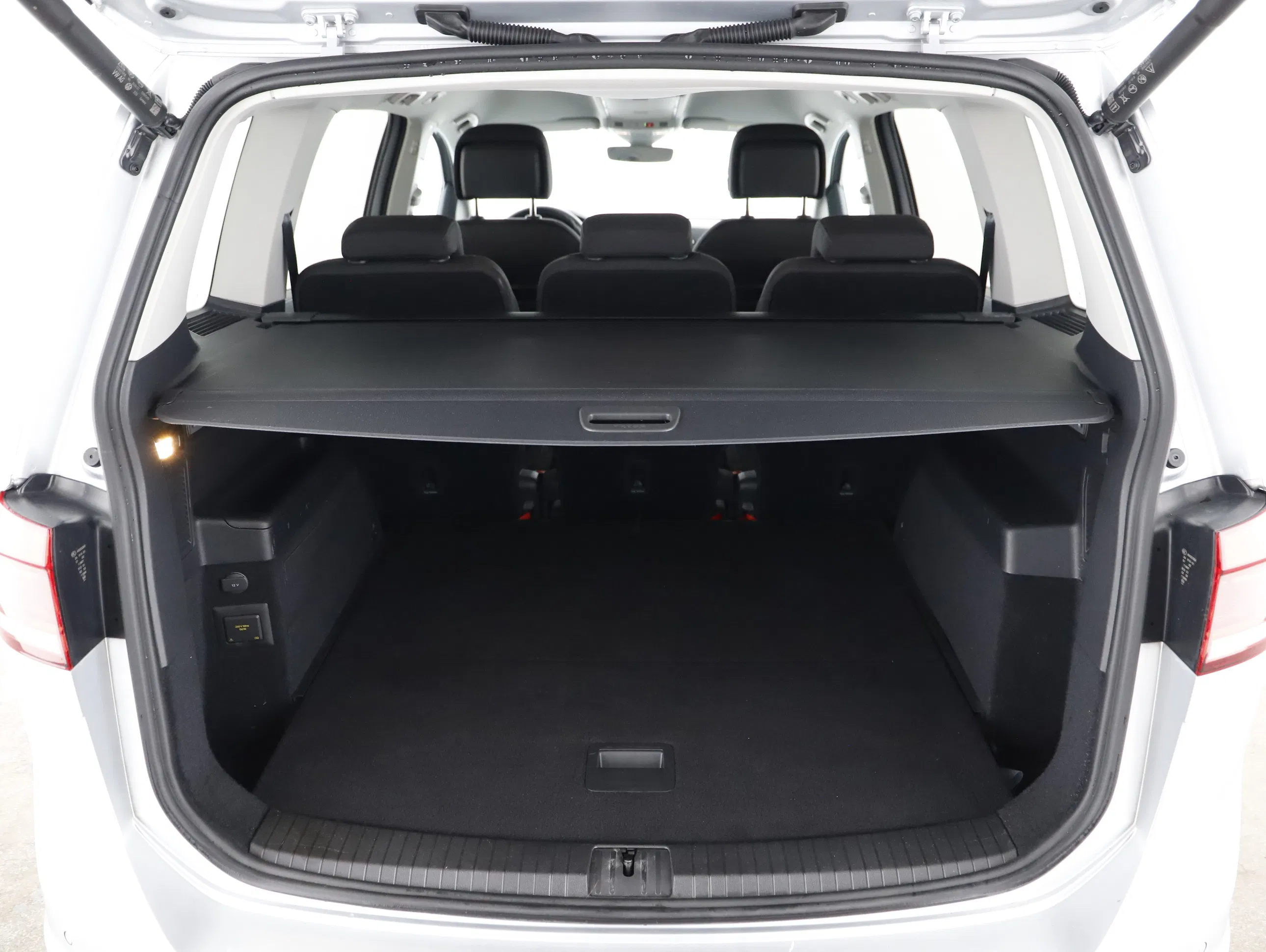 VW Touran 2.0 TDI BMT Comfortline | Bild 16 von 22