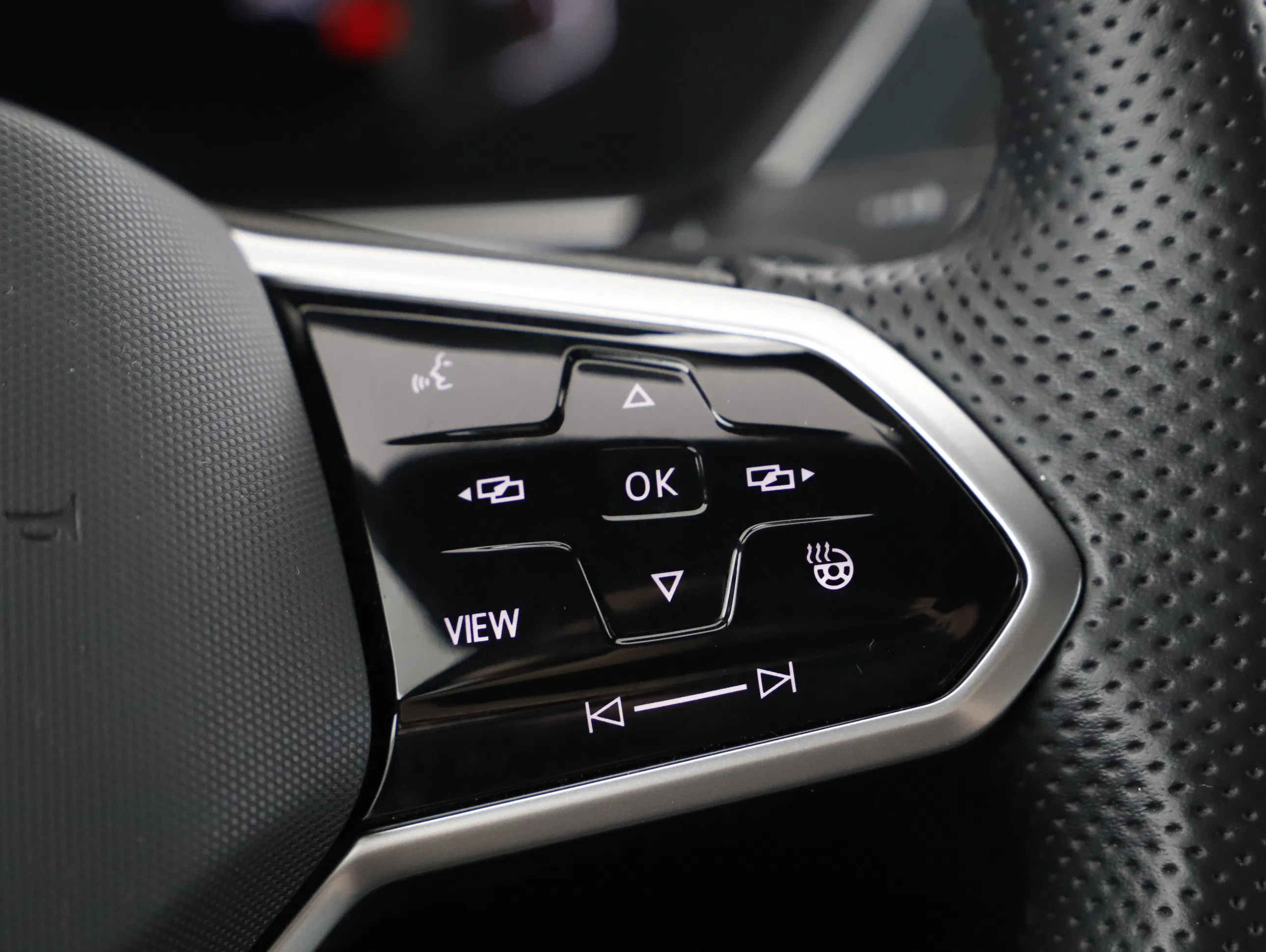 VW Tiguan 2.0 TDI BMT R-Line | Bild 15 von 21