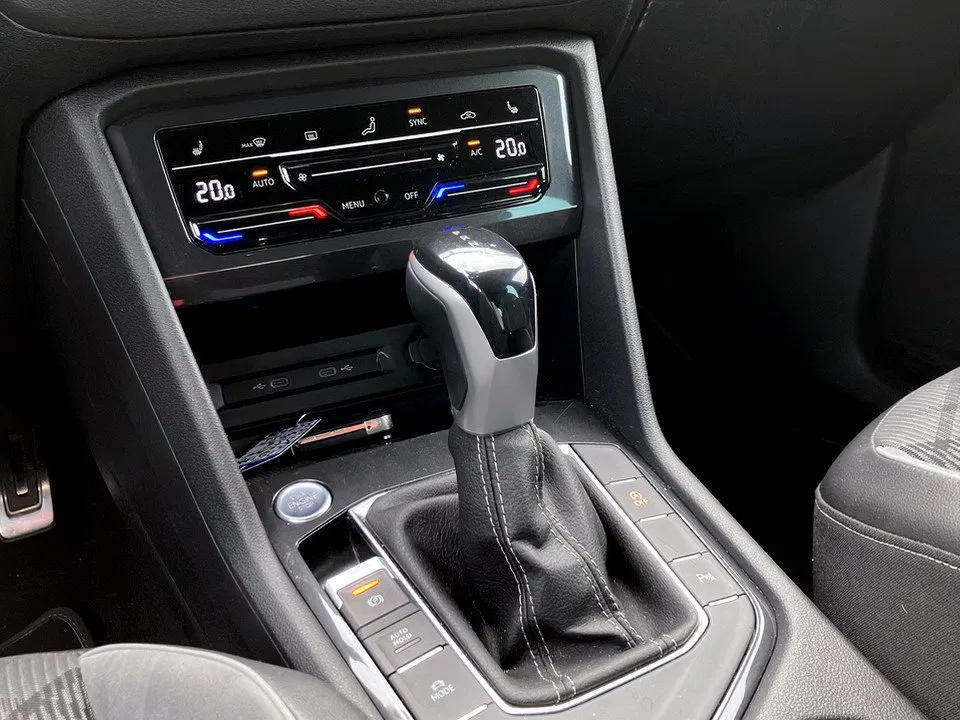 VW Tiguan 2.0 TDI BMT R-Line | Bild 12 von 16