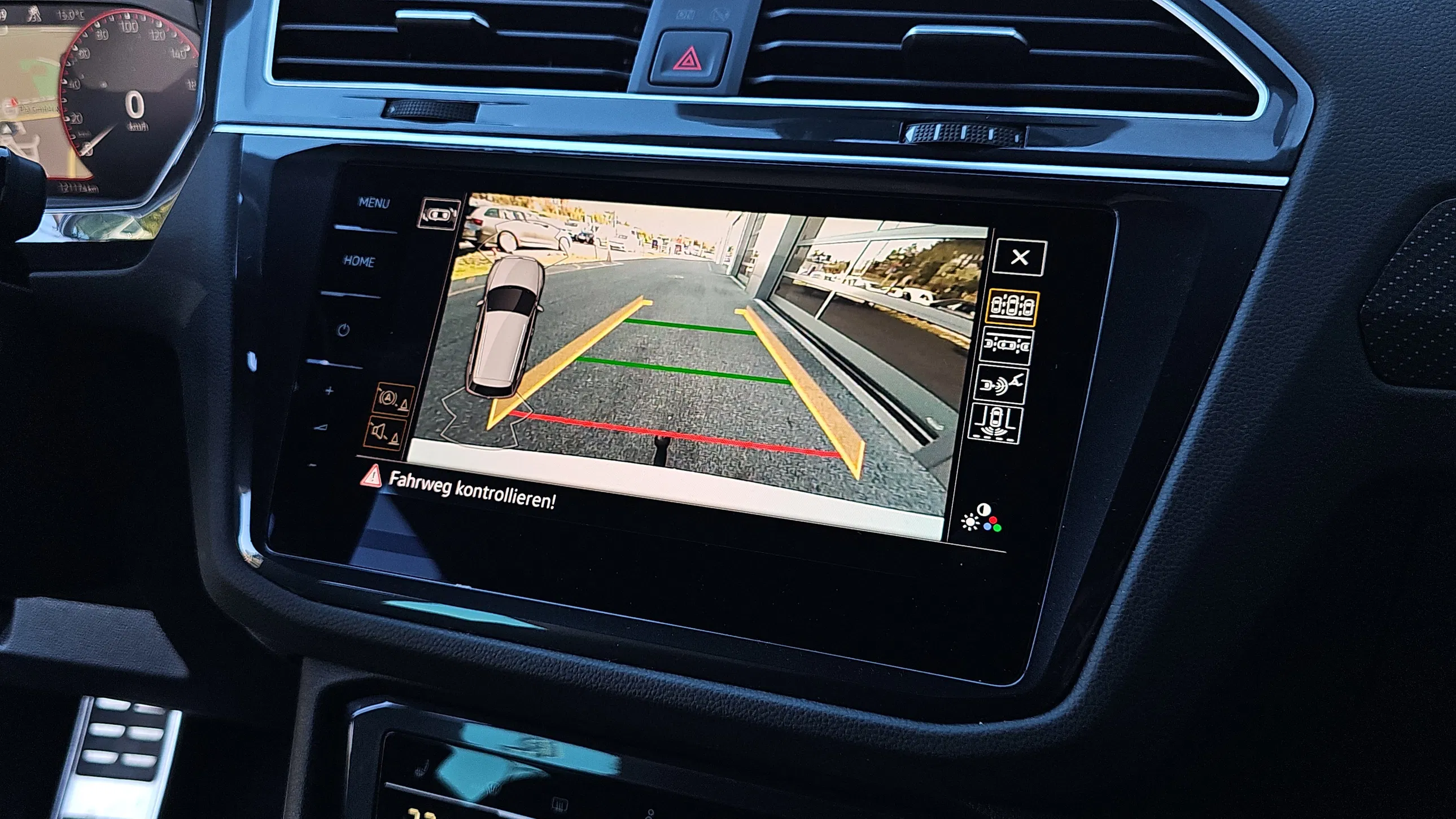 VW Tiguan 2.0 TDI DSG R-Line | Bild 15 von 21