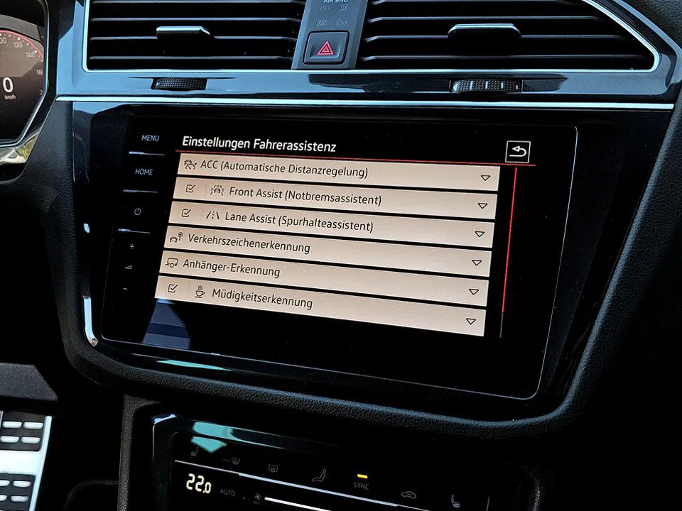 VW Tiguan 2.0 TDI DSG R-Line | Bild 17 von 21