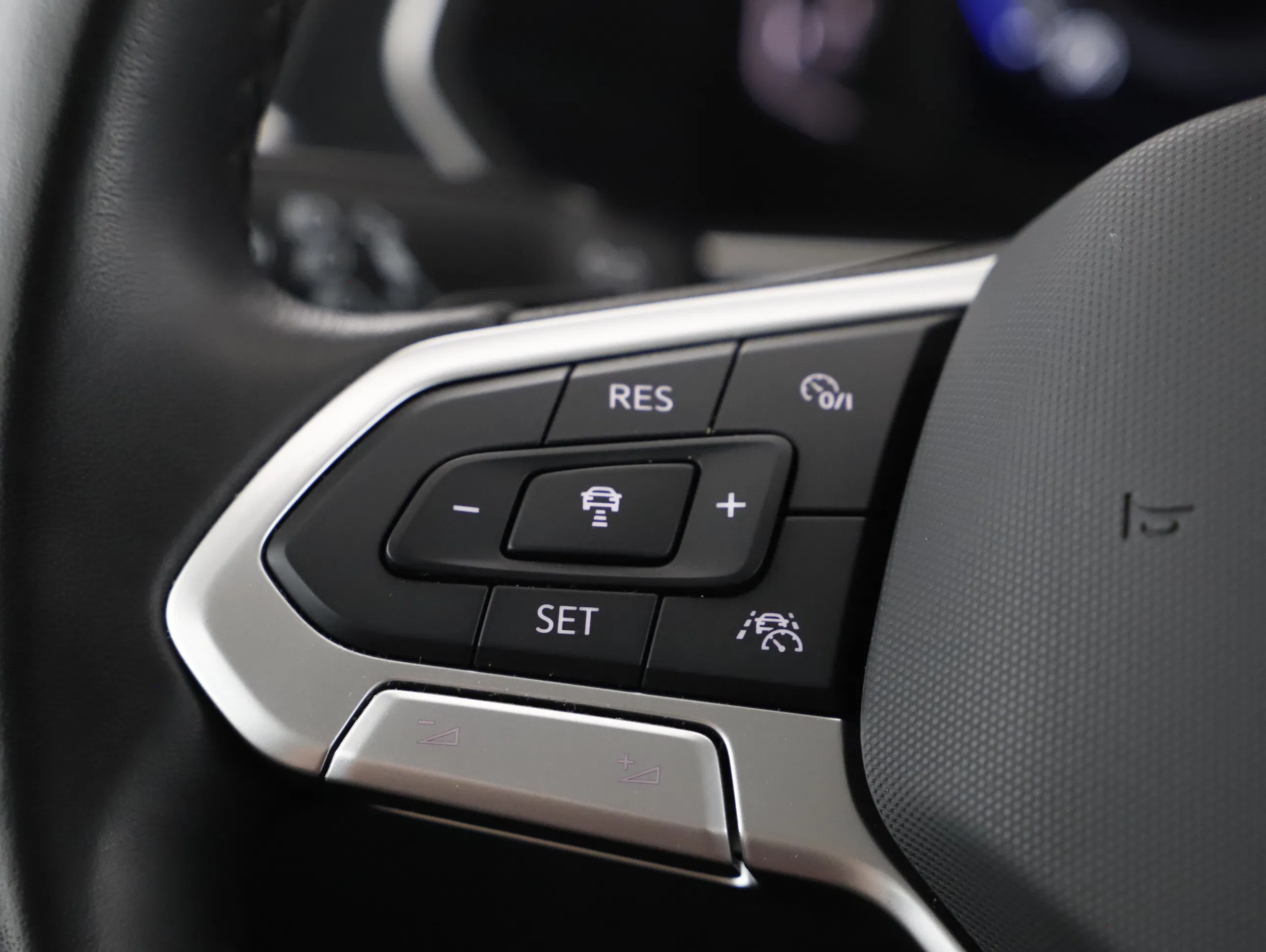 VW Tiguan 2.0 TDI BMT Elegance | Bild 11 von 22