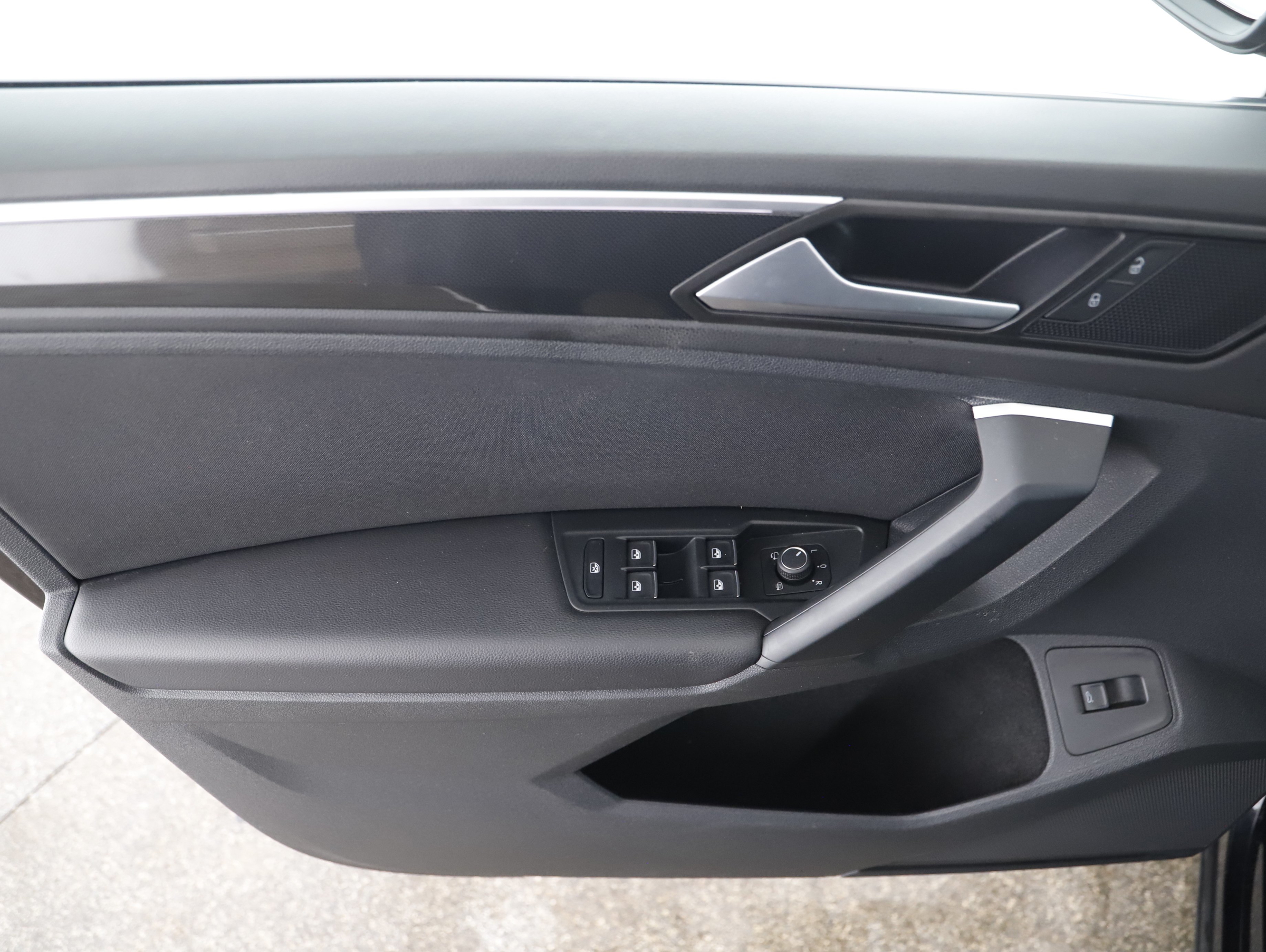 VW Tiguan 2.0 TDI BMT Elegance | Bild 14 von 22