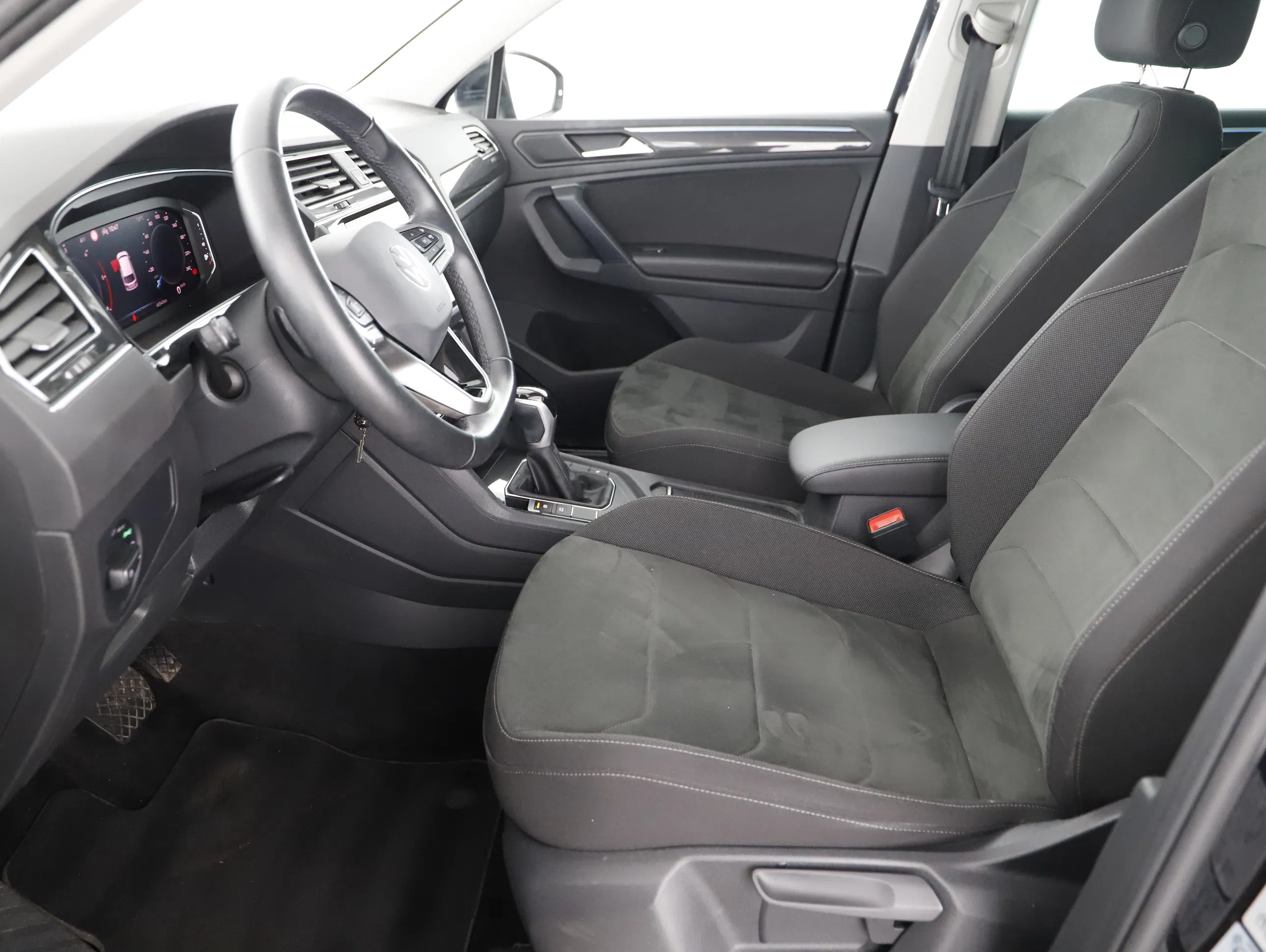 VW Tiguan 2.0 TDI BMT Elegance | Bild 6 von 21