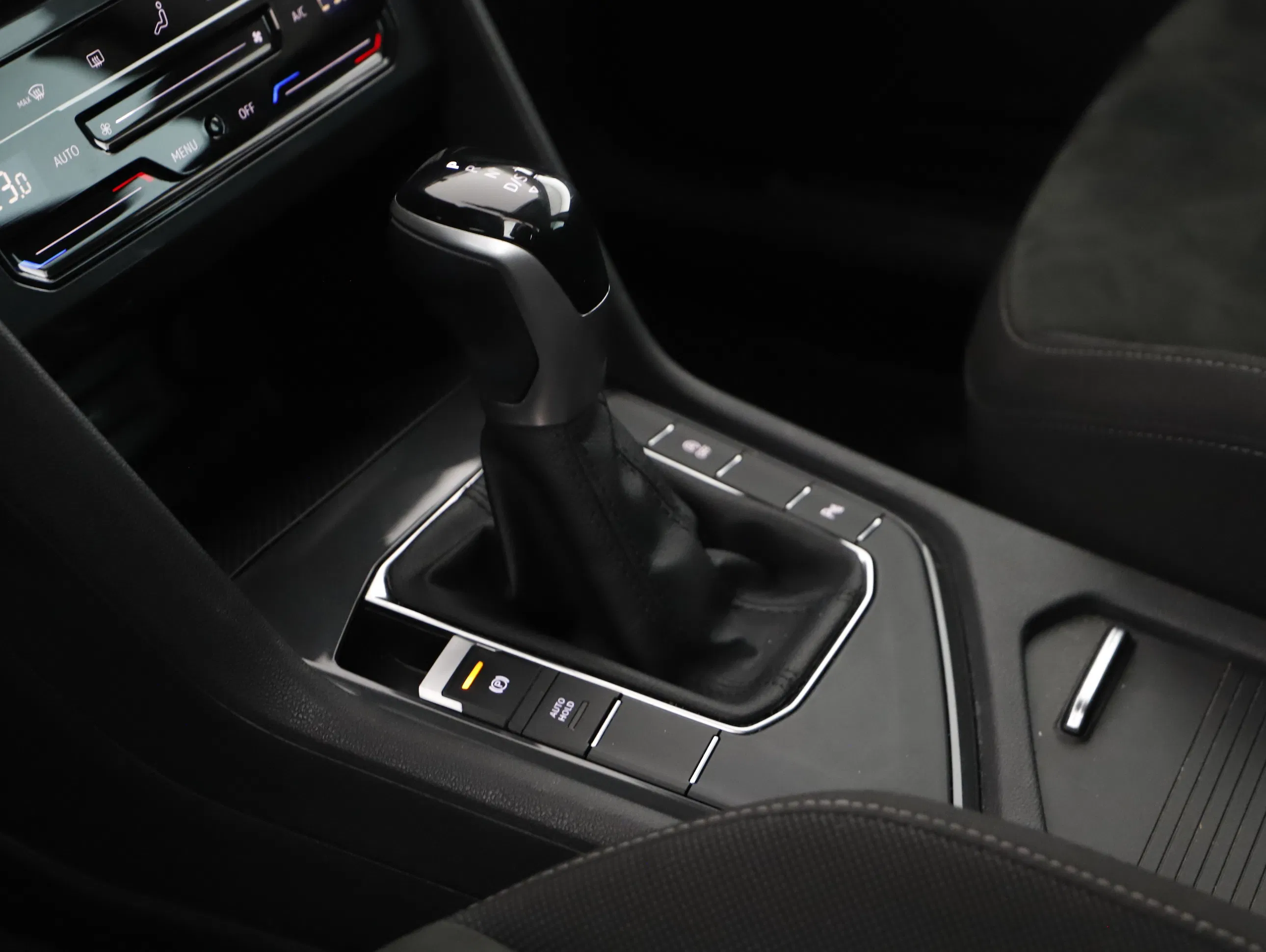 VW Tiguan 2.0 TDI BMT Elegance | Bild 13 von 21