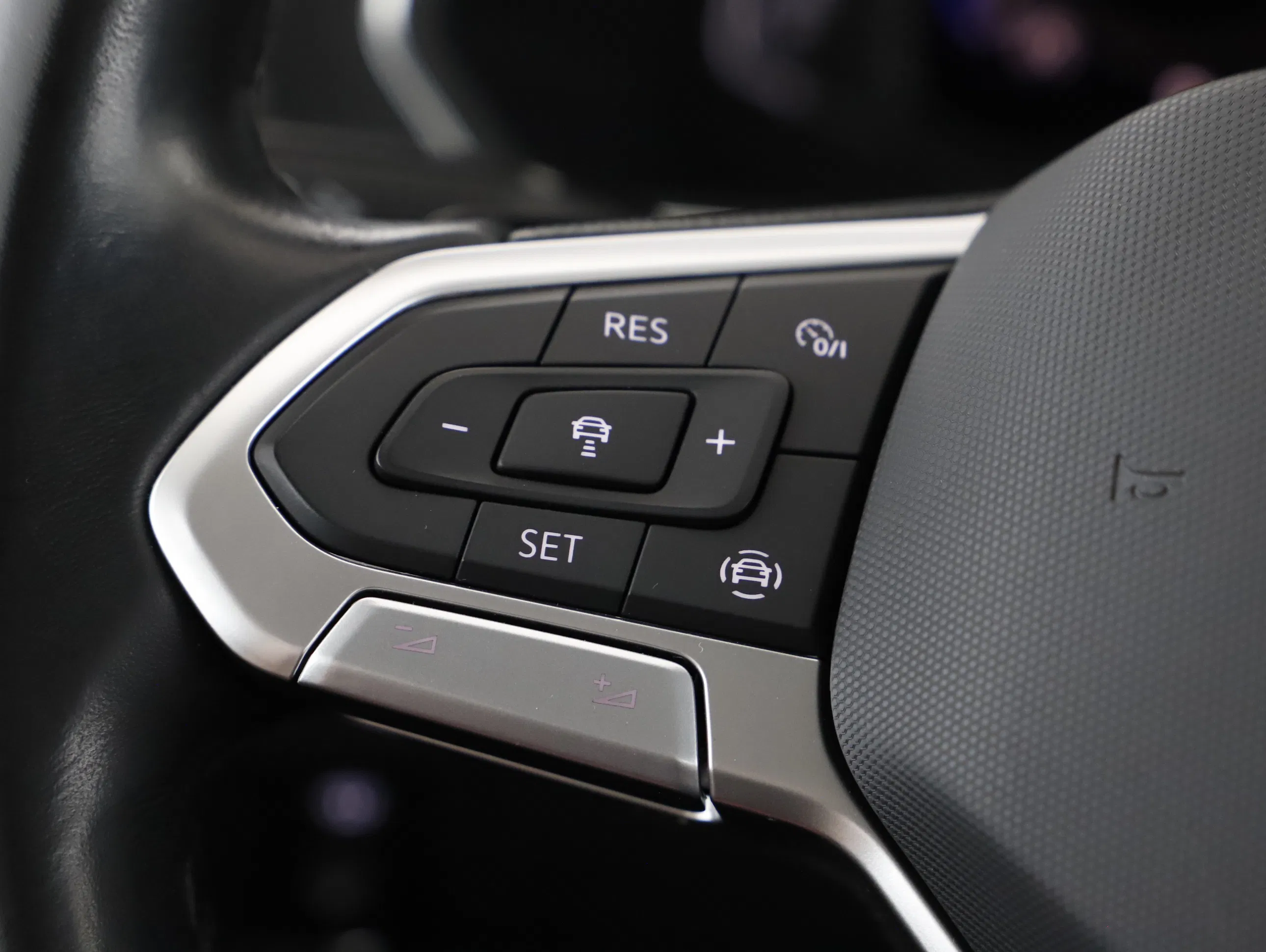 VW Tiguan Allsp 2.0TDI Life DSG | Bild 12 von 22