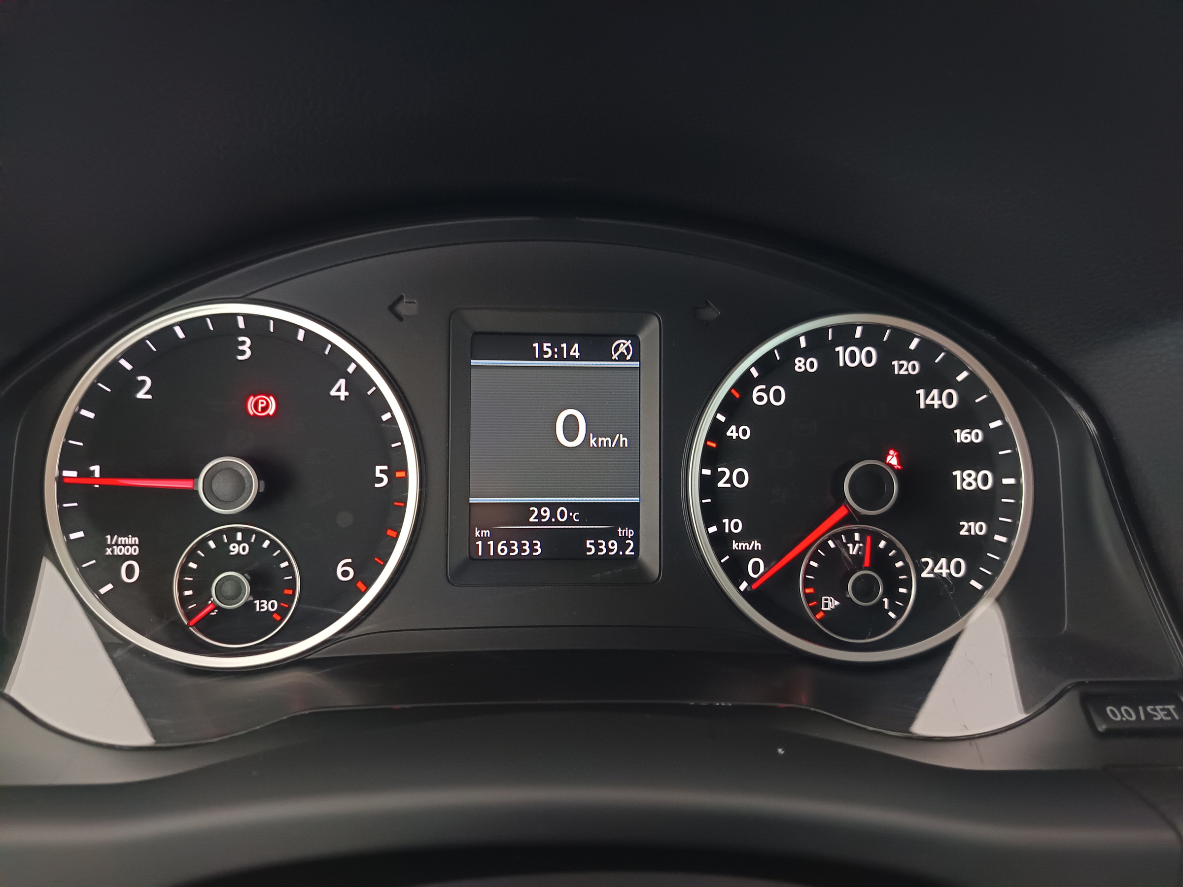 VW Tiguan 2.0 TDI BlueMotion Karat Tech | Bild 16 von 31