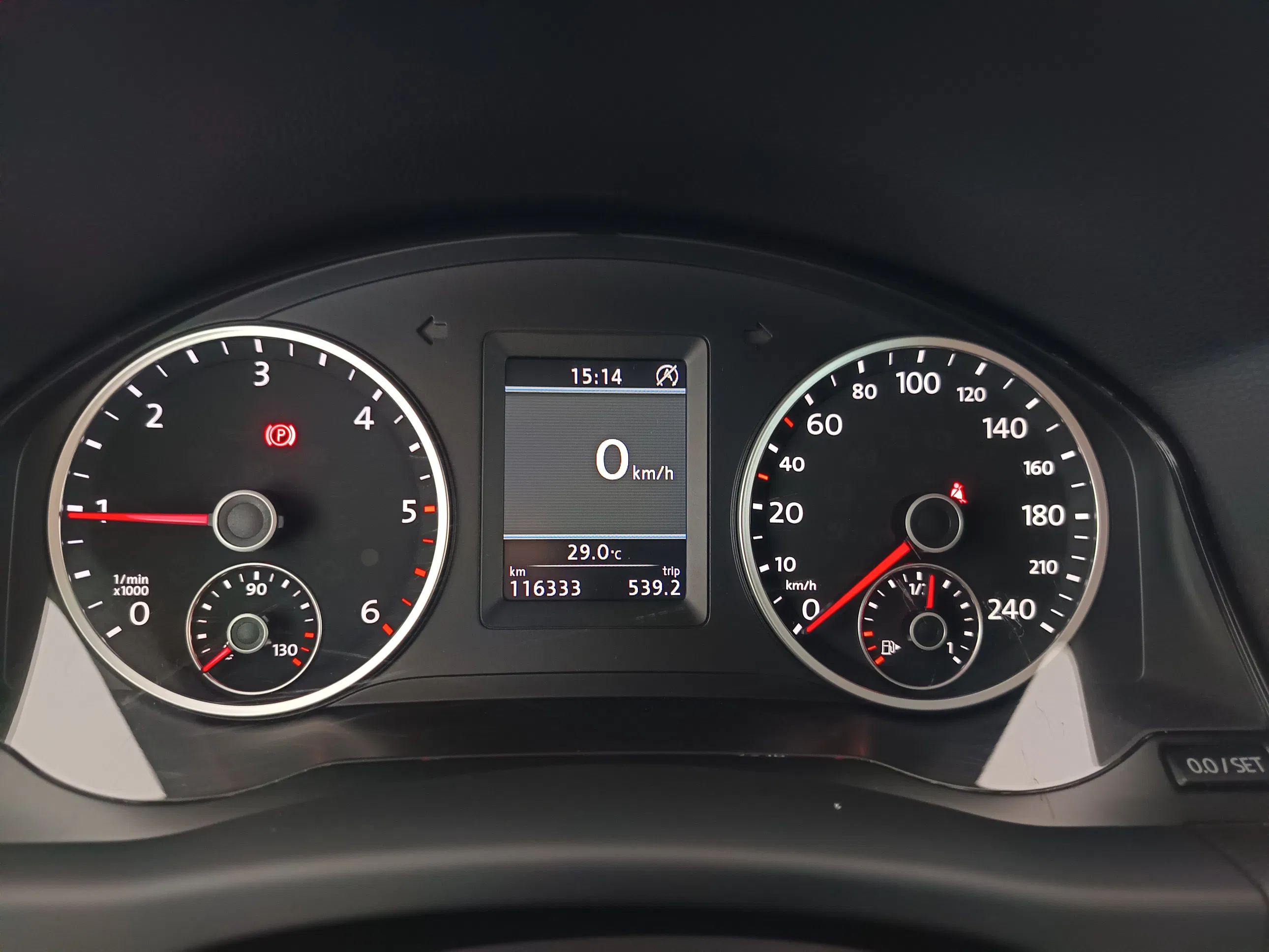 VW Tiguan 2.0 TDI BlueMotion Karat Tech | Bild 16 von 31