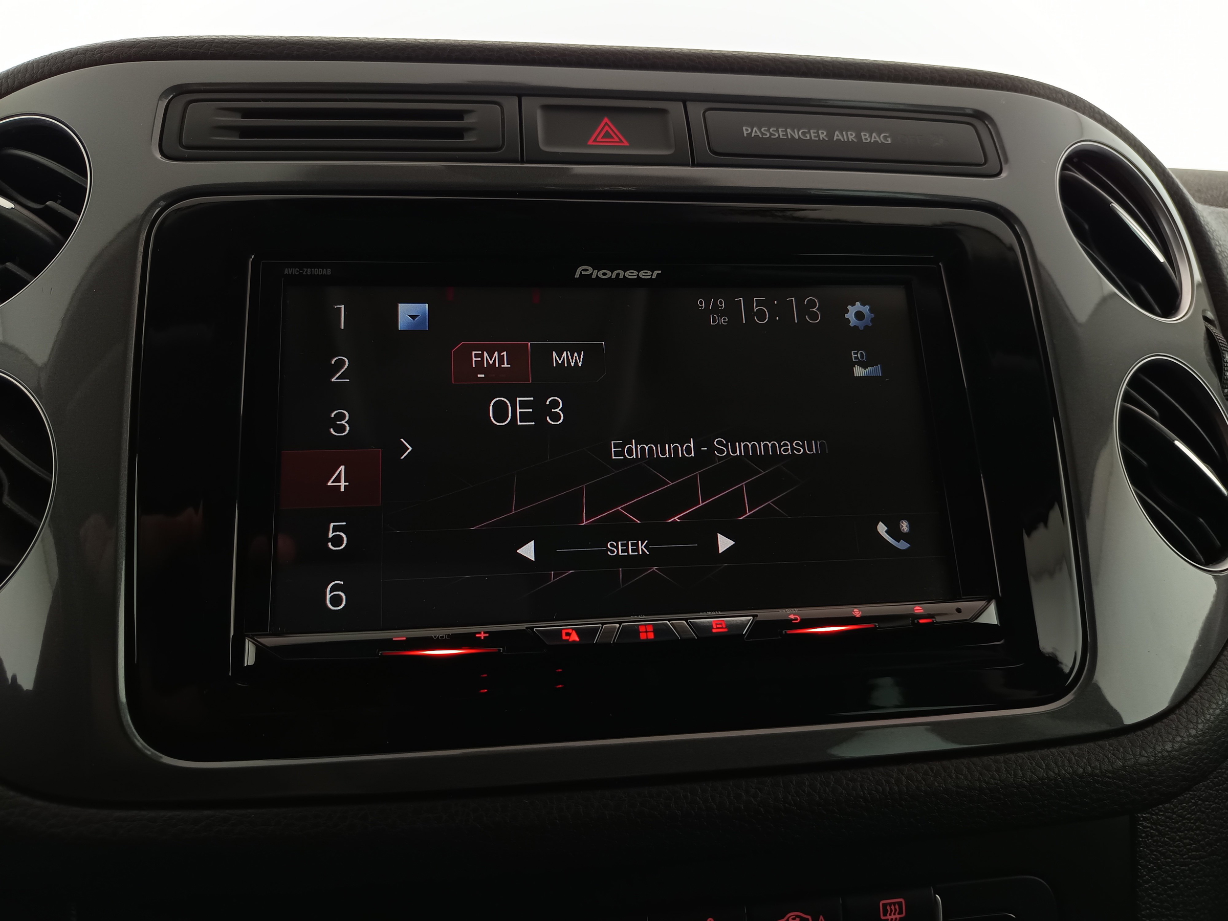 VW Tiguan 2.0 TDI BlueMotion Karat Tech | Bild 17 von 31