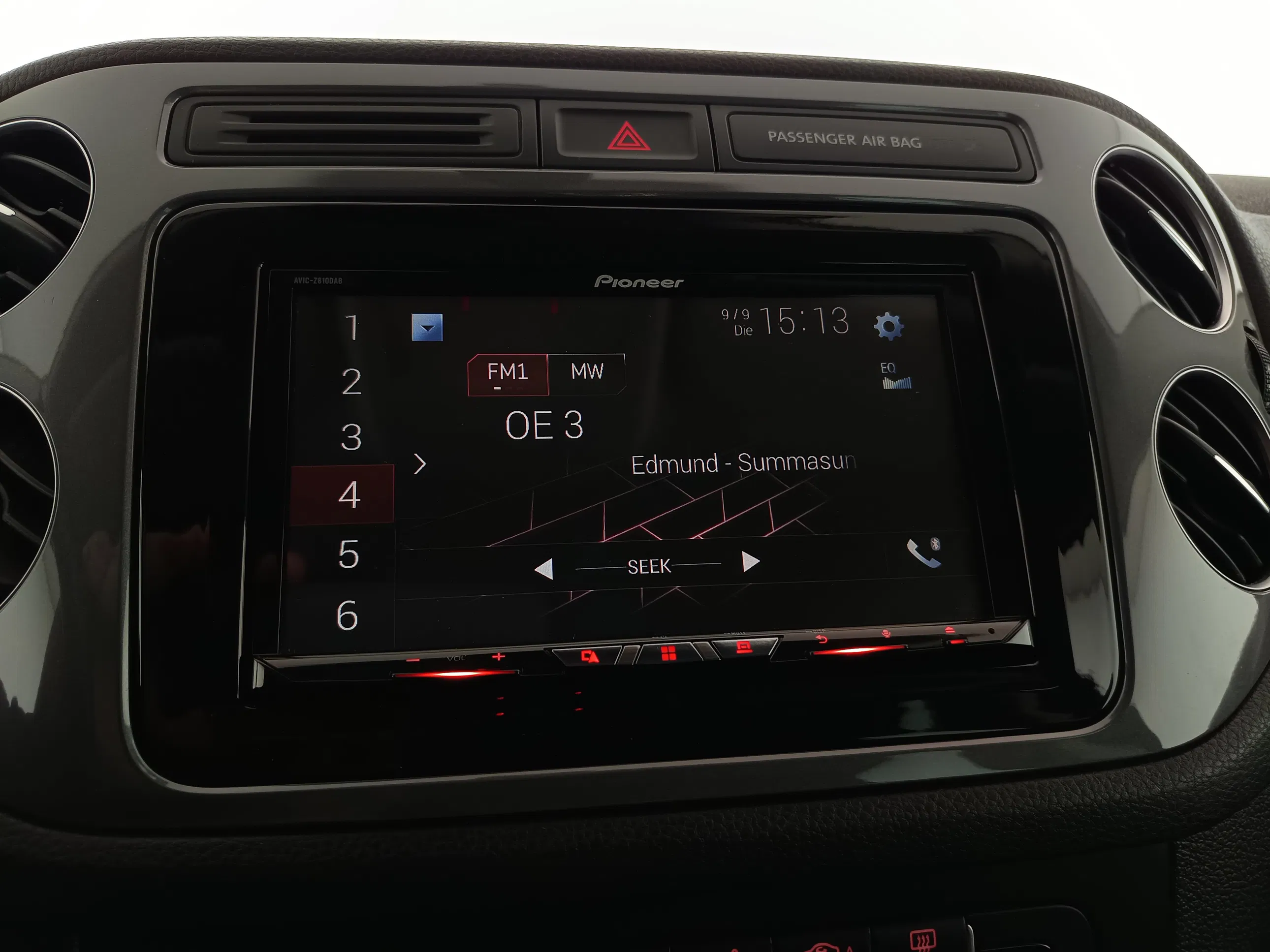 VW Tiguan 2.0 TDI BlueMotion Karat Tech | Bild 17 von 31