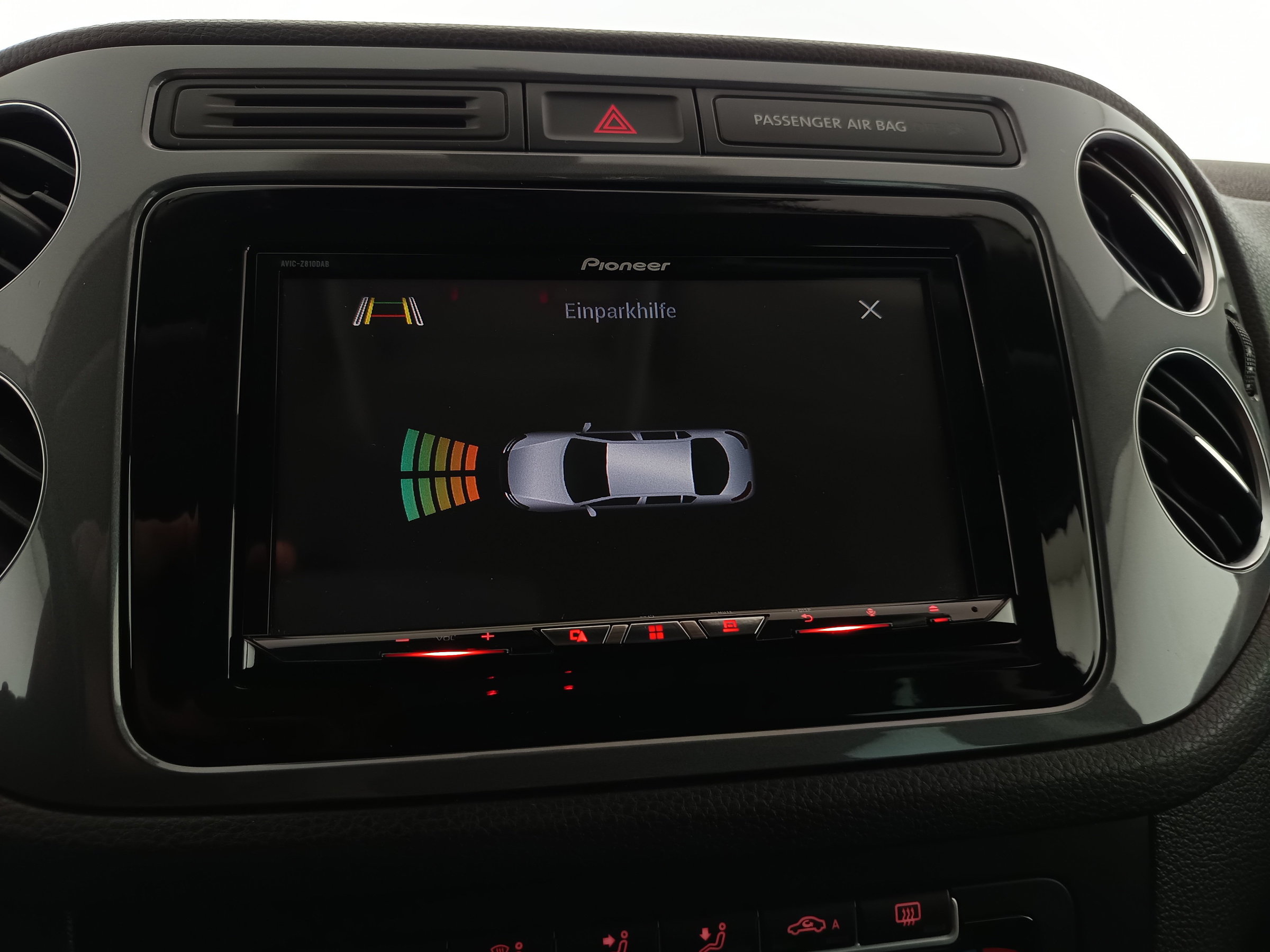 VW Tiguan 2.0 TDI BlueMotion Karat Tech | Bild 18 von 31